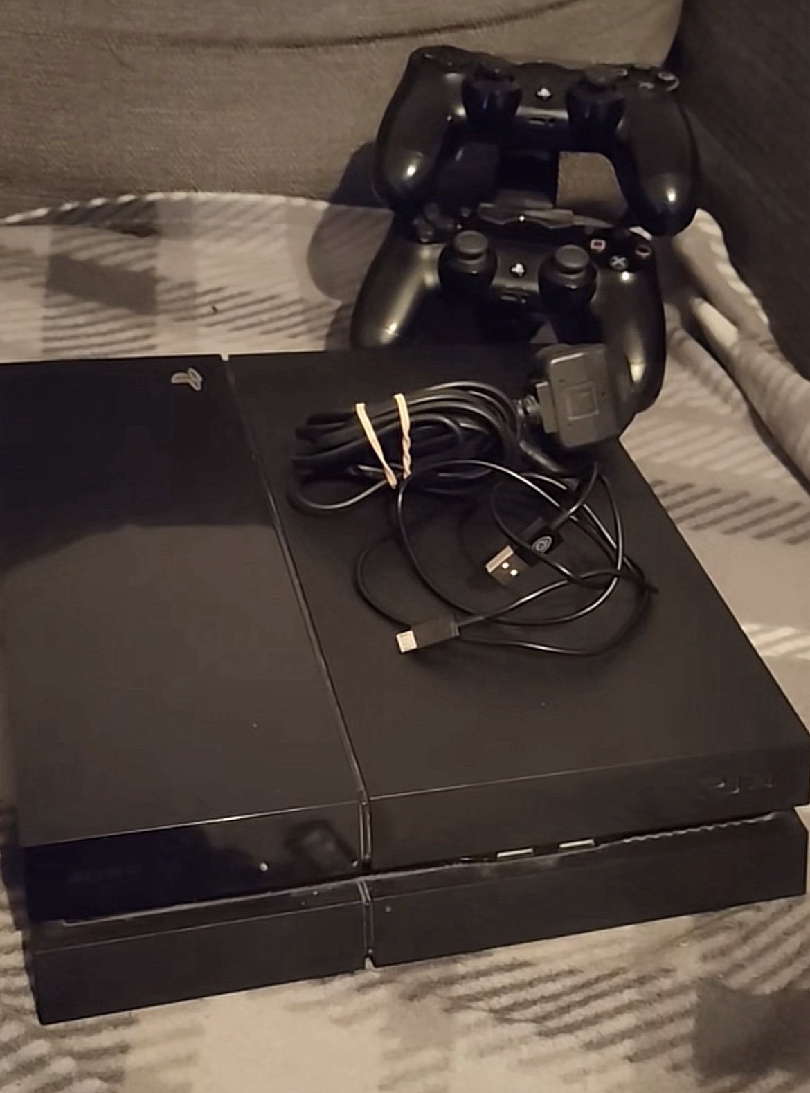Sony PlayStation 4 Black Console, 2 Controllers, HDMI, USB, Wi-Fi, Blu-Ray