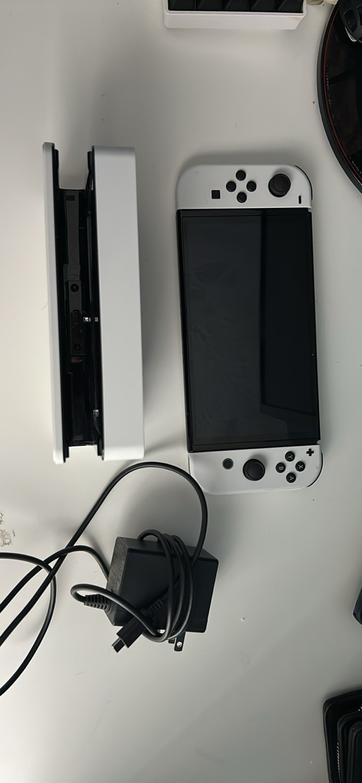 WHITE SWITCH OLED – USED Nintendo Switch, BACK LID FOR DOCK IS MISSING