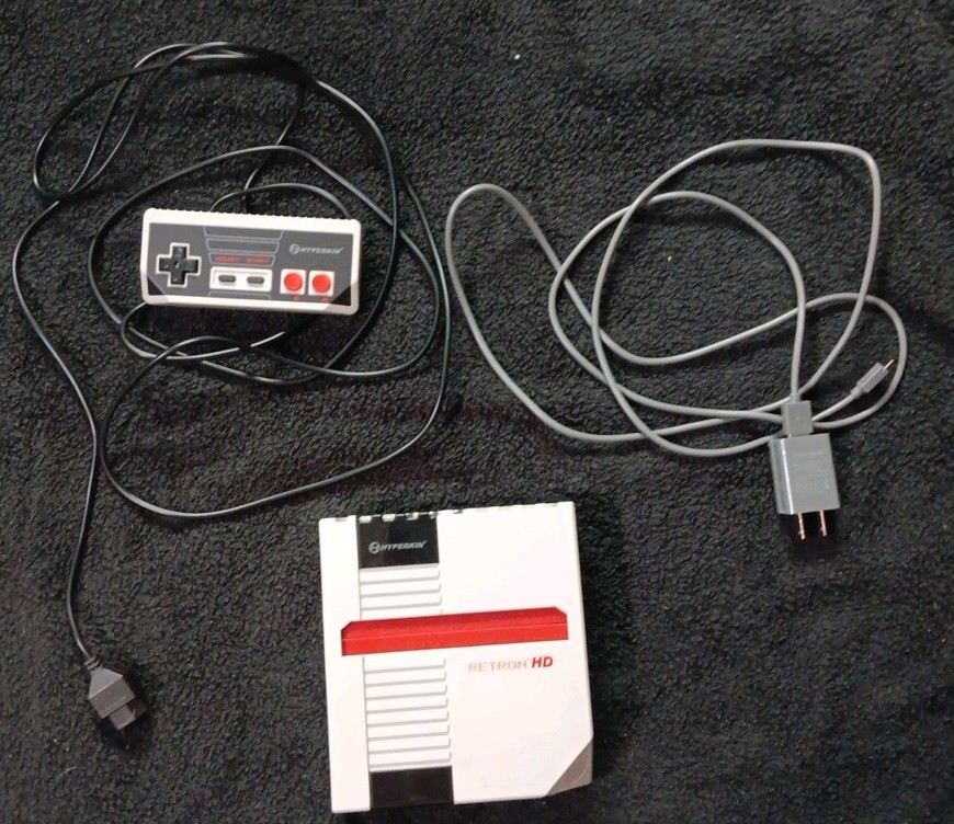 Retron HD Hyperkin Classic NES emulator Used Tested w/ 1 Controller & Power Plug