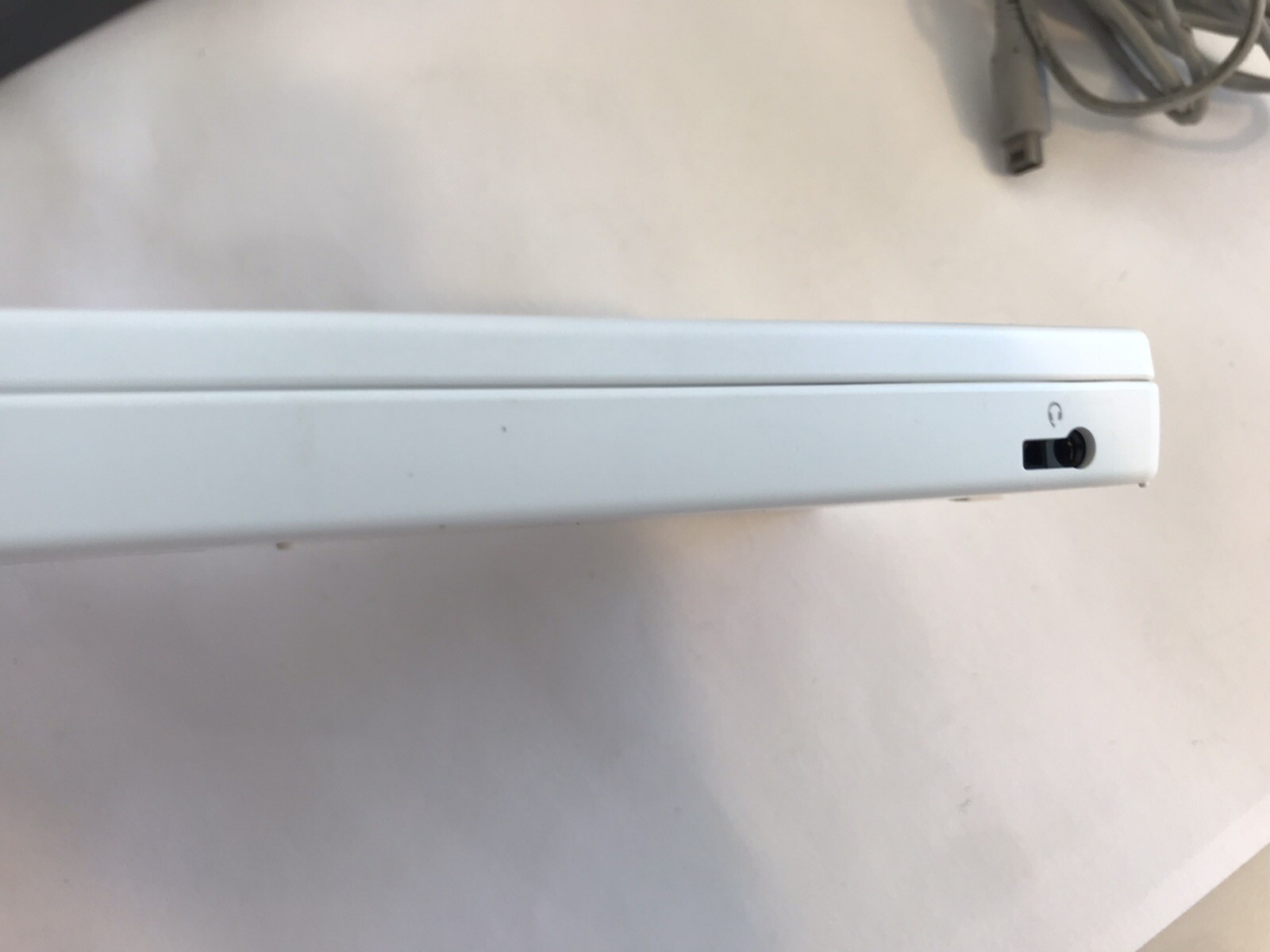 Nintendo DSi Handheld Game Console – White- with charger and 8 games