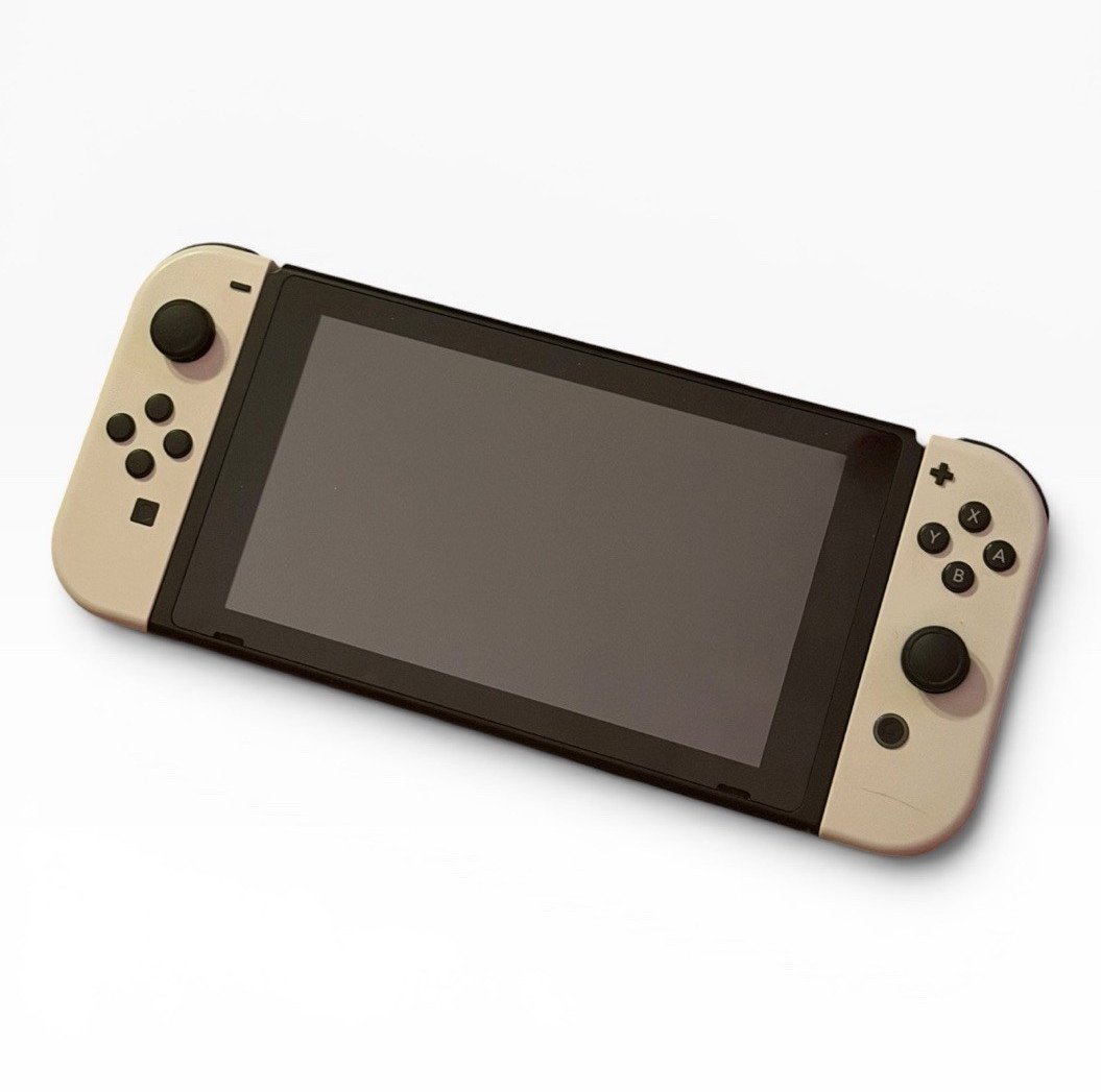Nintendo Switch Gen 1 Console With White Joy-Cons 32GB / Great Condition