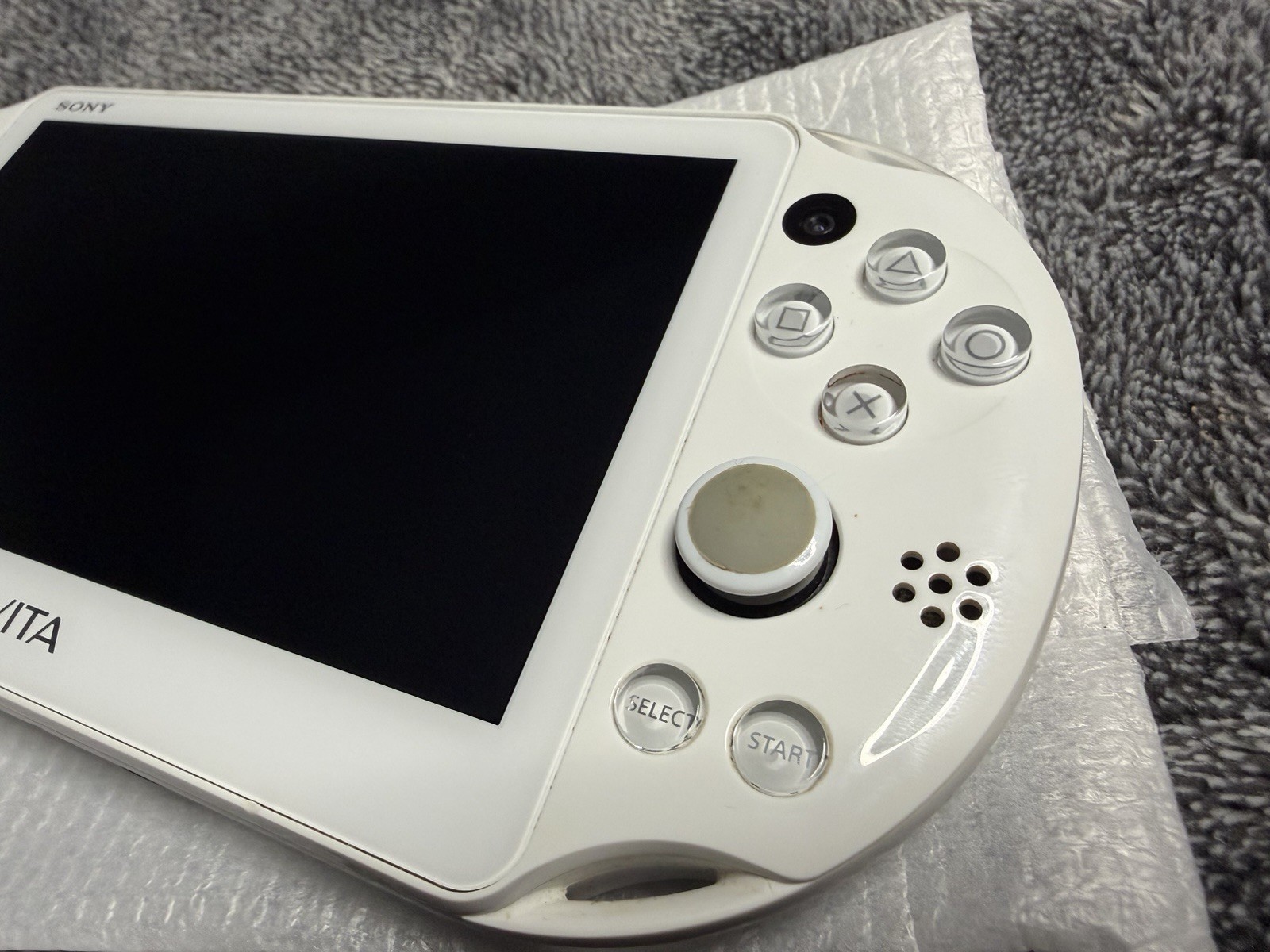 Sony PS Vita PCH-2000 ZA12 White Handheld System Wi-Fi 1GB NTSC-J CIB