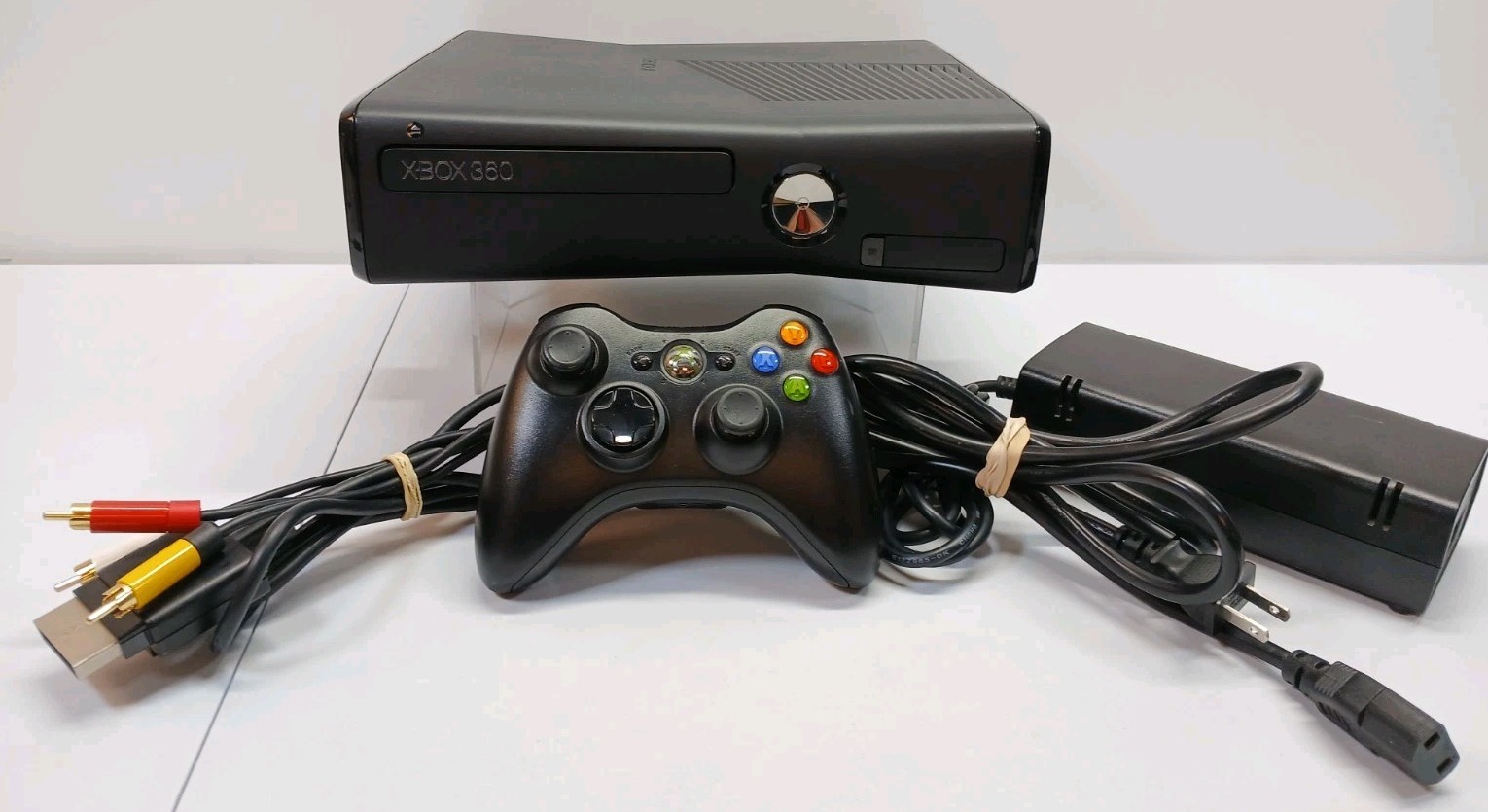 Xbox 360 S Console W Controller Power & AV Cords GREAT CONDITION TESTED