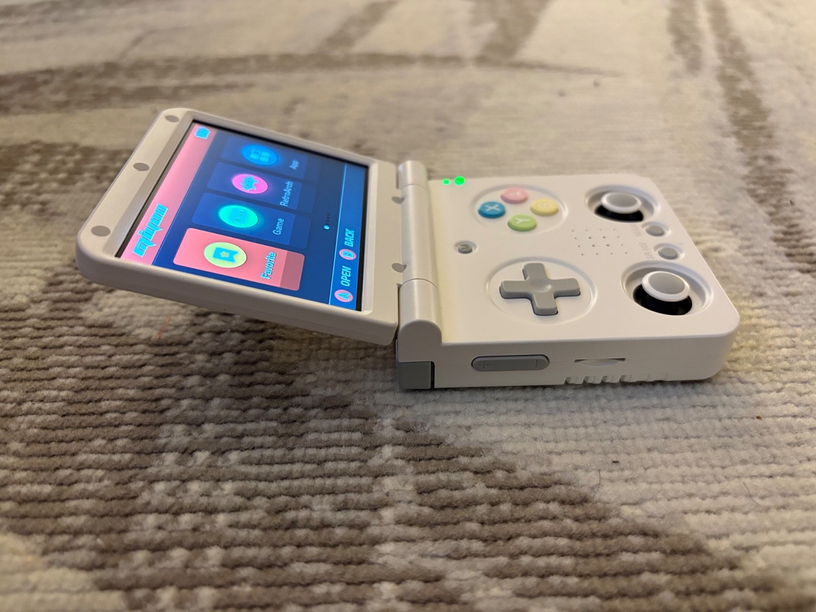 Miyoo Flip – Retro Handheld (White)