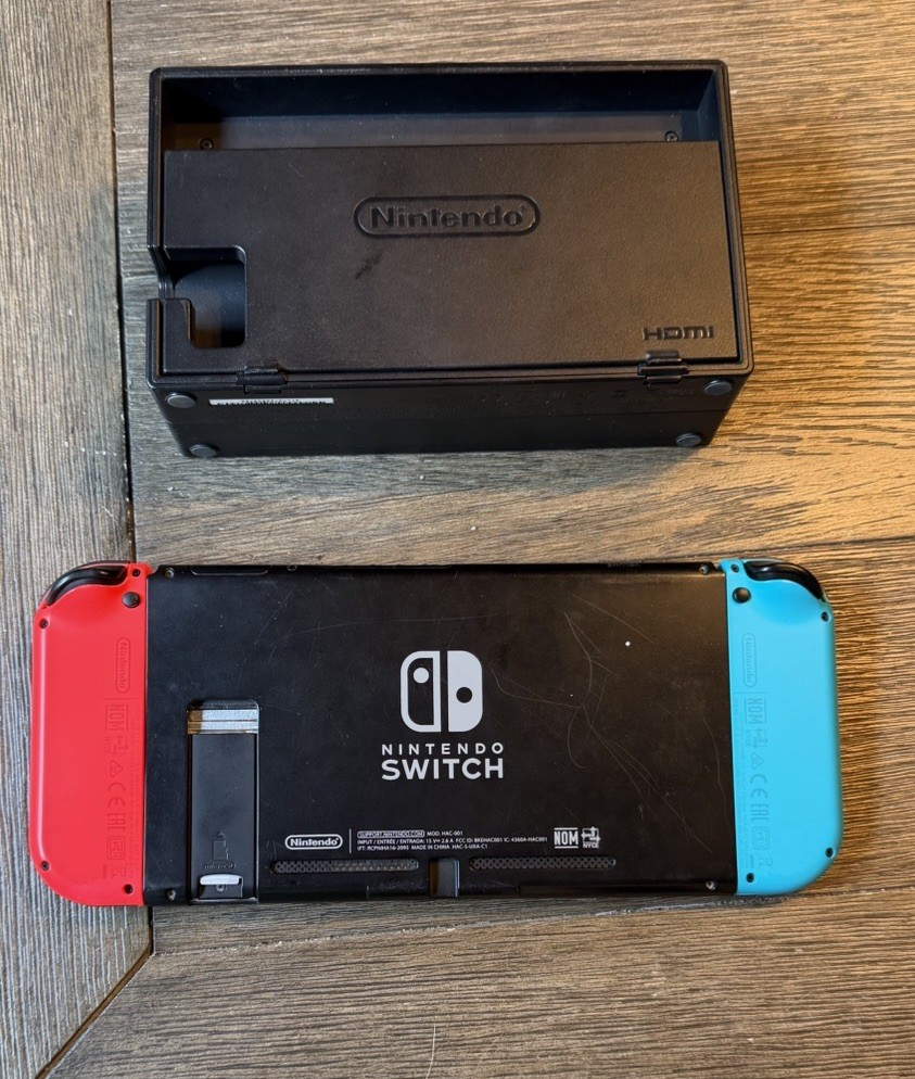 EUC! Nintendo Switch Bundle HAC-001 Handheld Video Game Console 32GB And Case