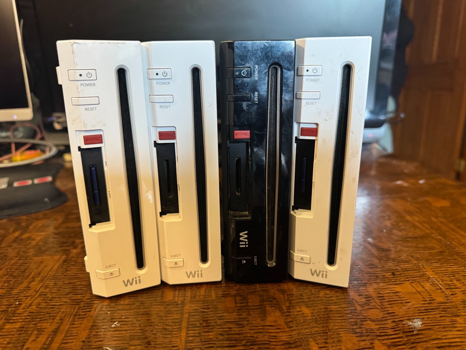 Lot of 4 Nintendo Wii Consoles For Parts/Repair (AS IS)All Power On. 2 Read Disc
