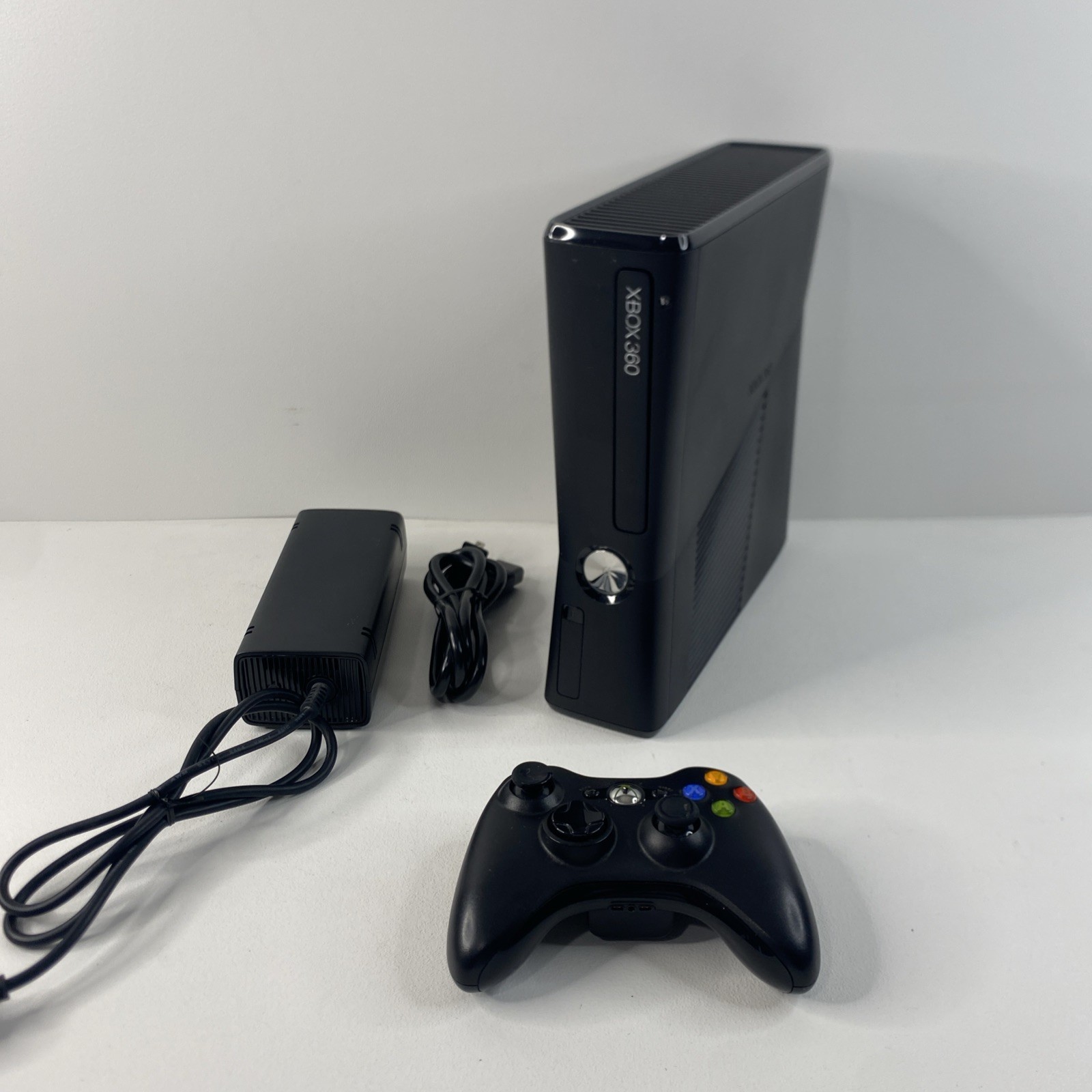 Microsoft Xbox 360 S Slim 250GB Console 1439 W/ OEM Controller Power Supply