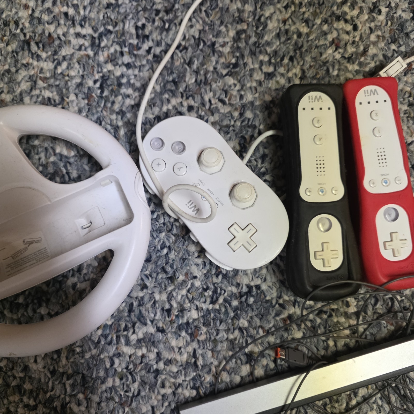 Nintendo Wii Console Bundle 3 Games, 2 Wiimotes,Mario Kart + Wheel, Classic Cont