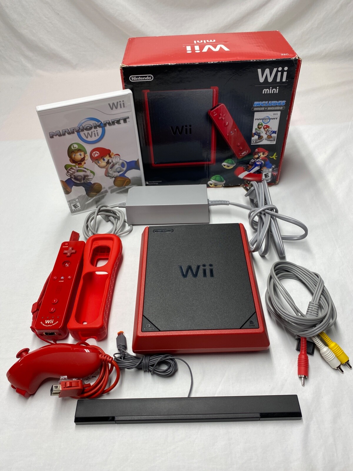 Nintendo Wii Mini Console Bundle – Original Box With Mario Kart Tested Clean