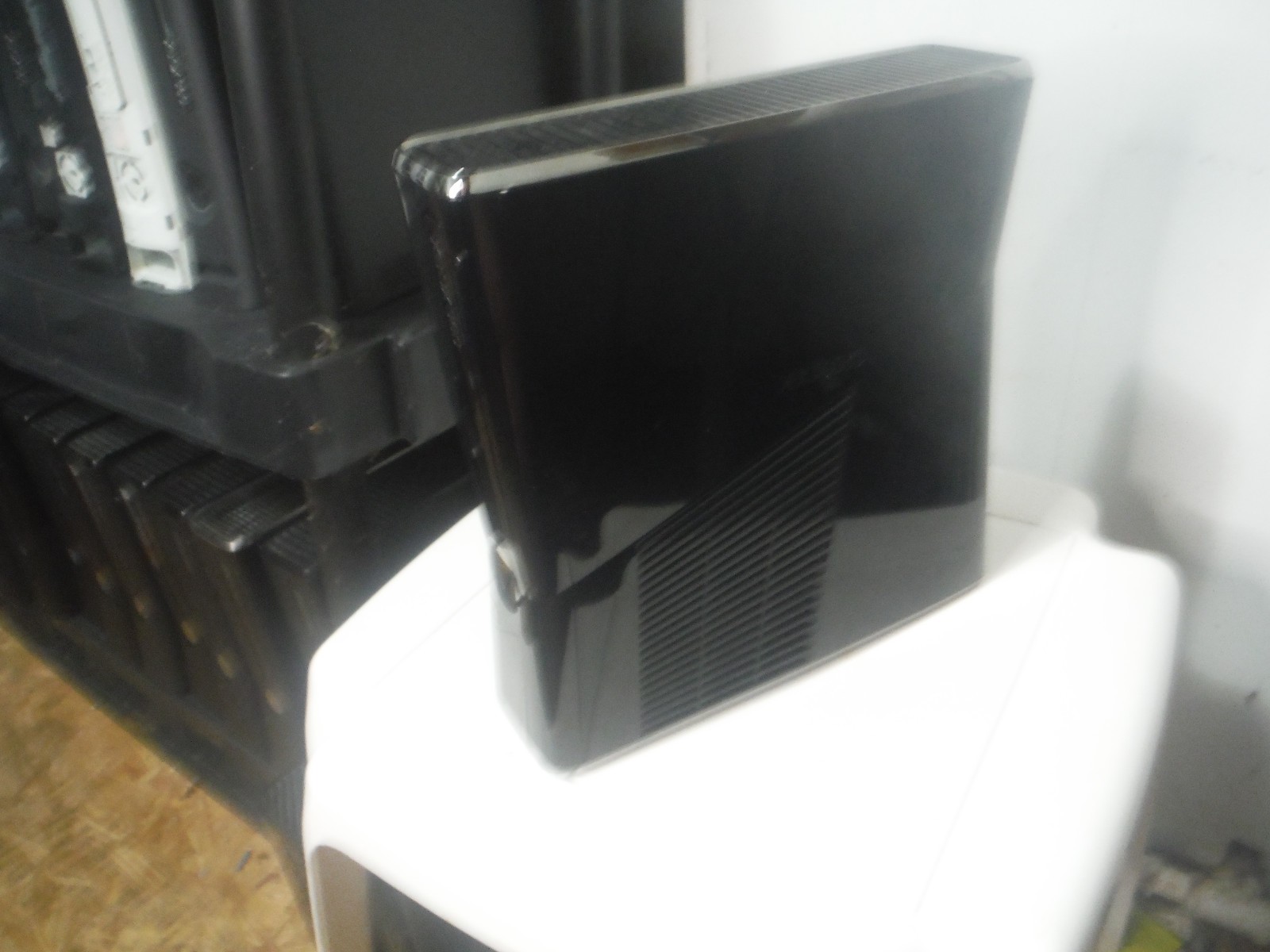 Microsoft Xbox 360 S Console GLOSSY BLACK 1439 With 250GB HDD + POWER ADAPTER