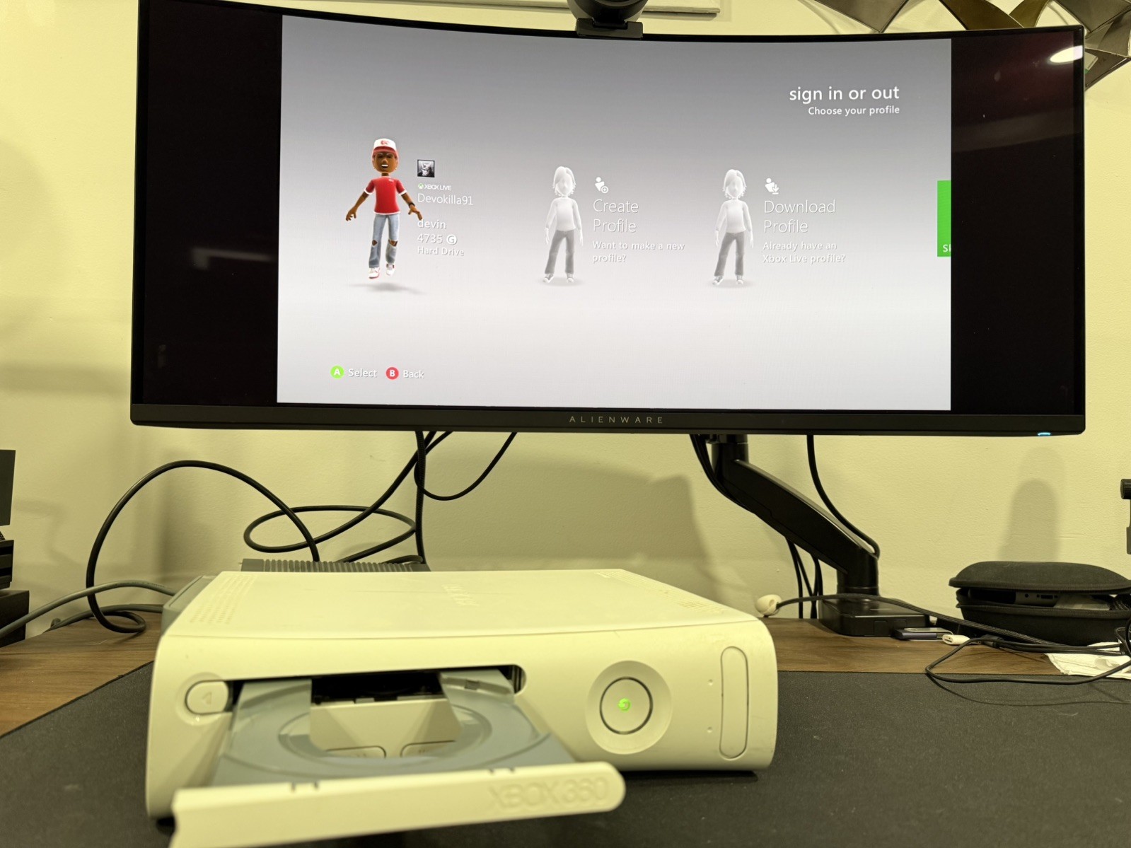 Microsoft Xbox 360 Pro 60GB Console – Matte White with HDMI Port