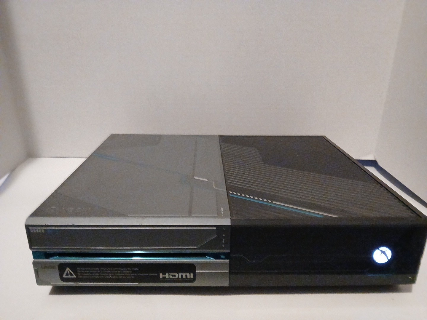 Microsoft Xbox One Halo 5: Guardians Limited Edition 1TB Black Silver Console