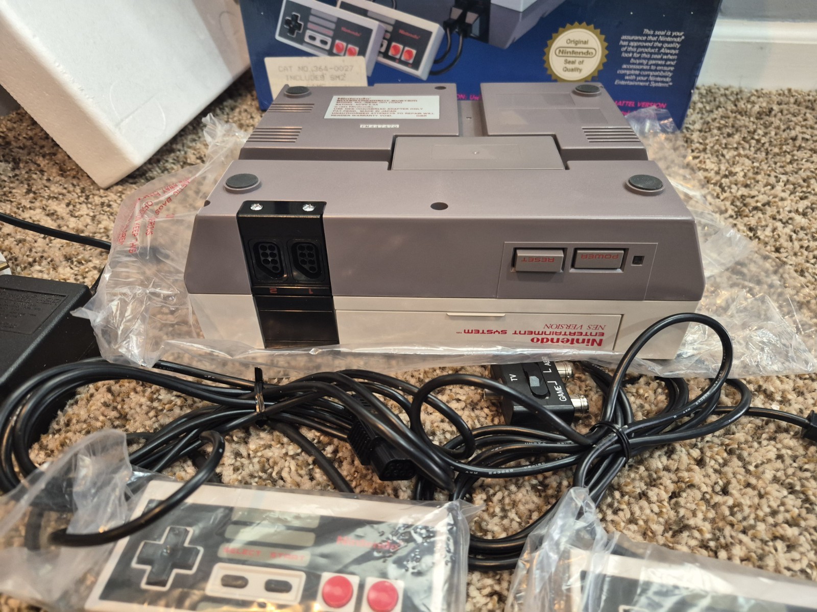 Nintendo NES Version Variant European PAL Console Control Deck MINT UNUSED!