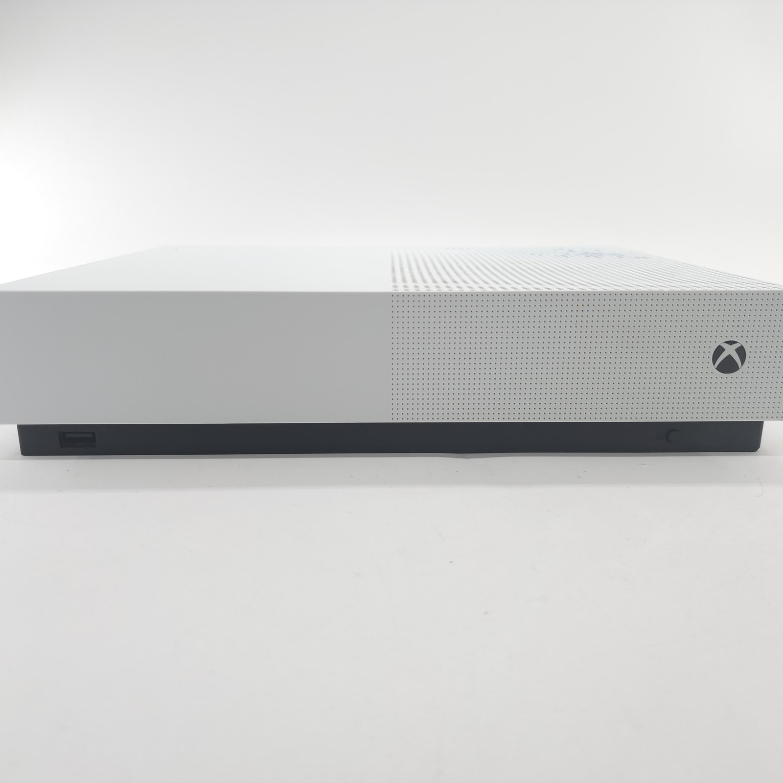 Microsoft Xbox One S 1TB White w/ Faulty controller, Fan makes noise, Fair