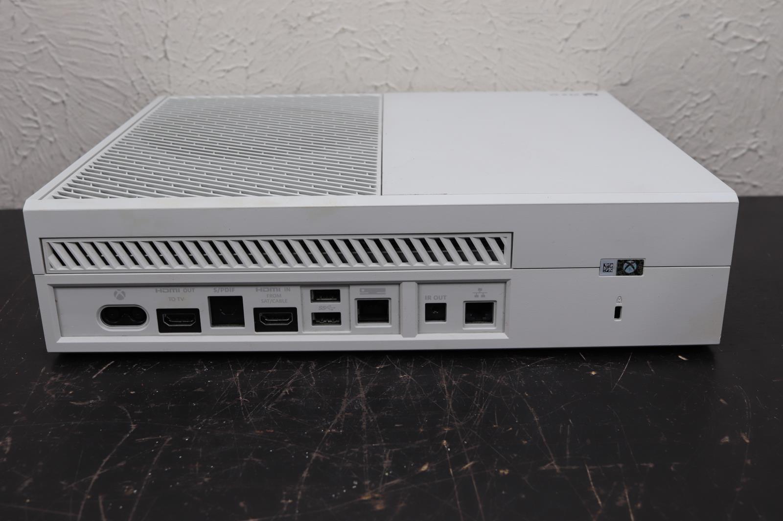 Microsoft Xbox One 1540 Gaming Console White 500GB Power HDMI Cable Controller