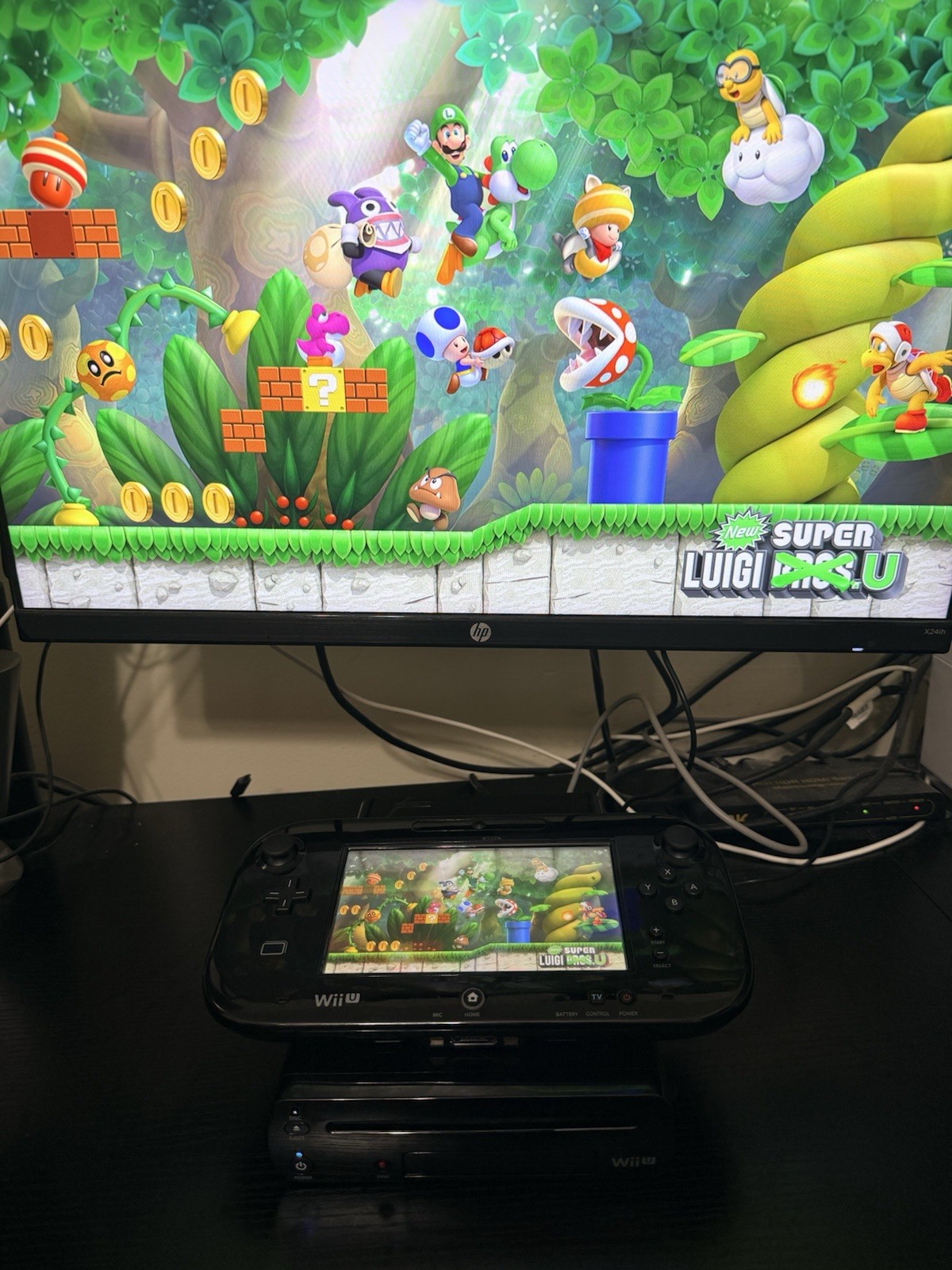 Nintendo Wii U 32GB Console bundle w/GamePad, 5 Games great condition