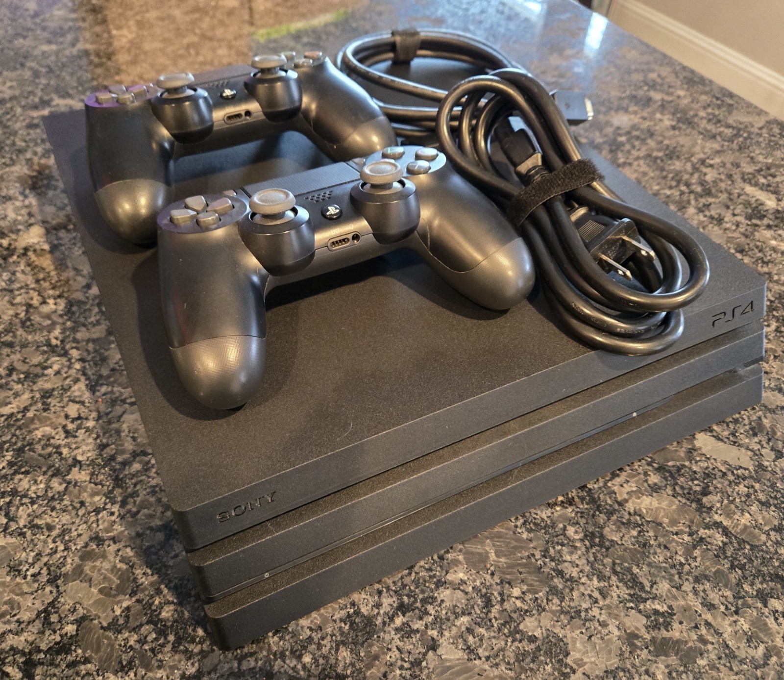 PS4 PRO PLAYSTATION 1.8TB CONSOLE WITH 2 REMOTES AND ORIGINAL BOX LOW FW 8.50