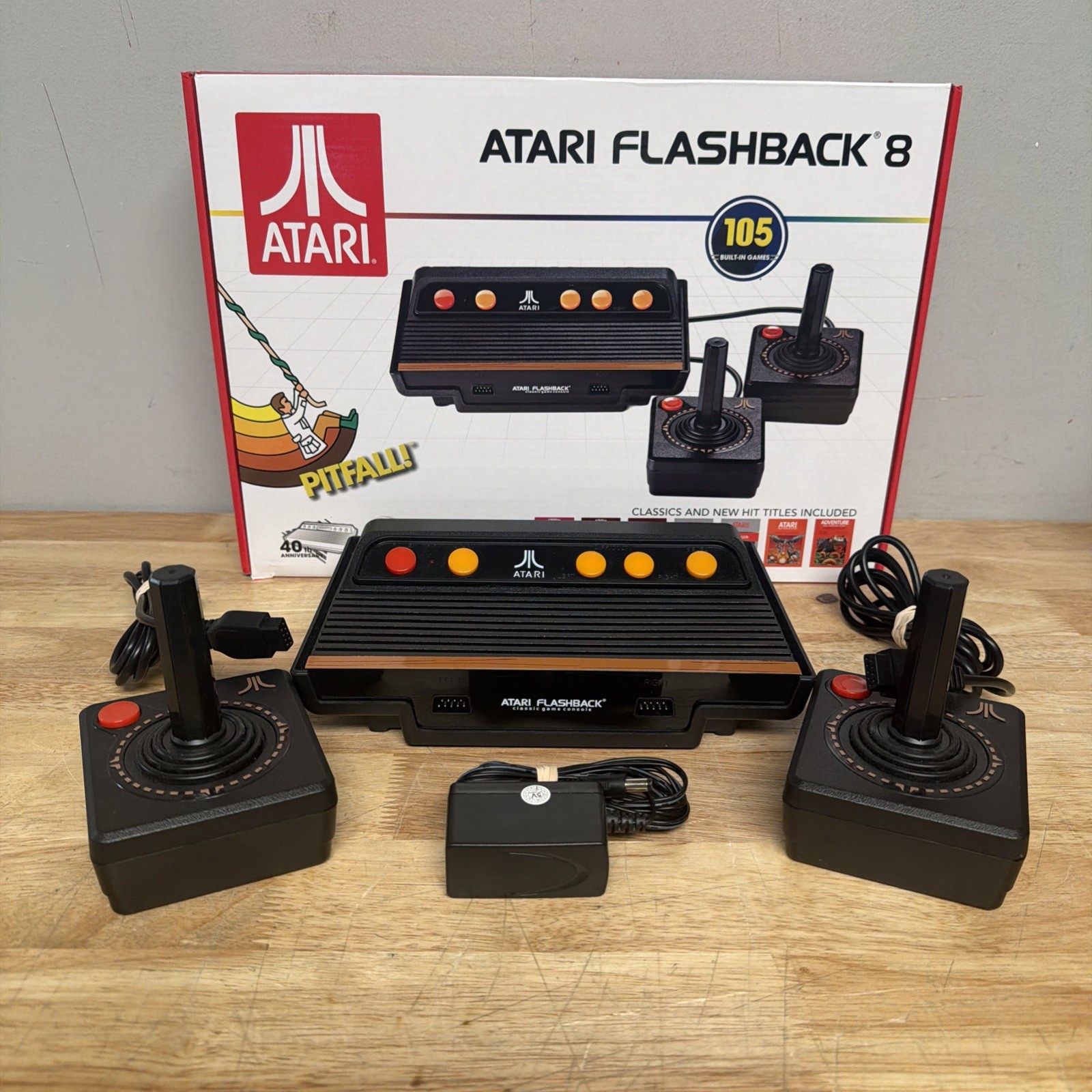 2017 Atari Flashback 8 105 games built 40th Anniversary Edition 2 Controllers