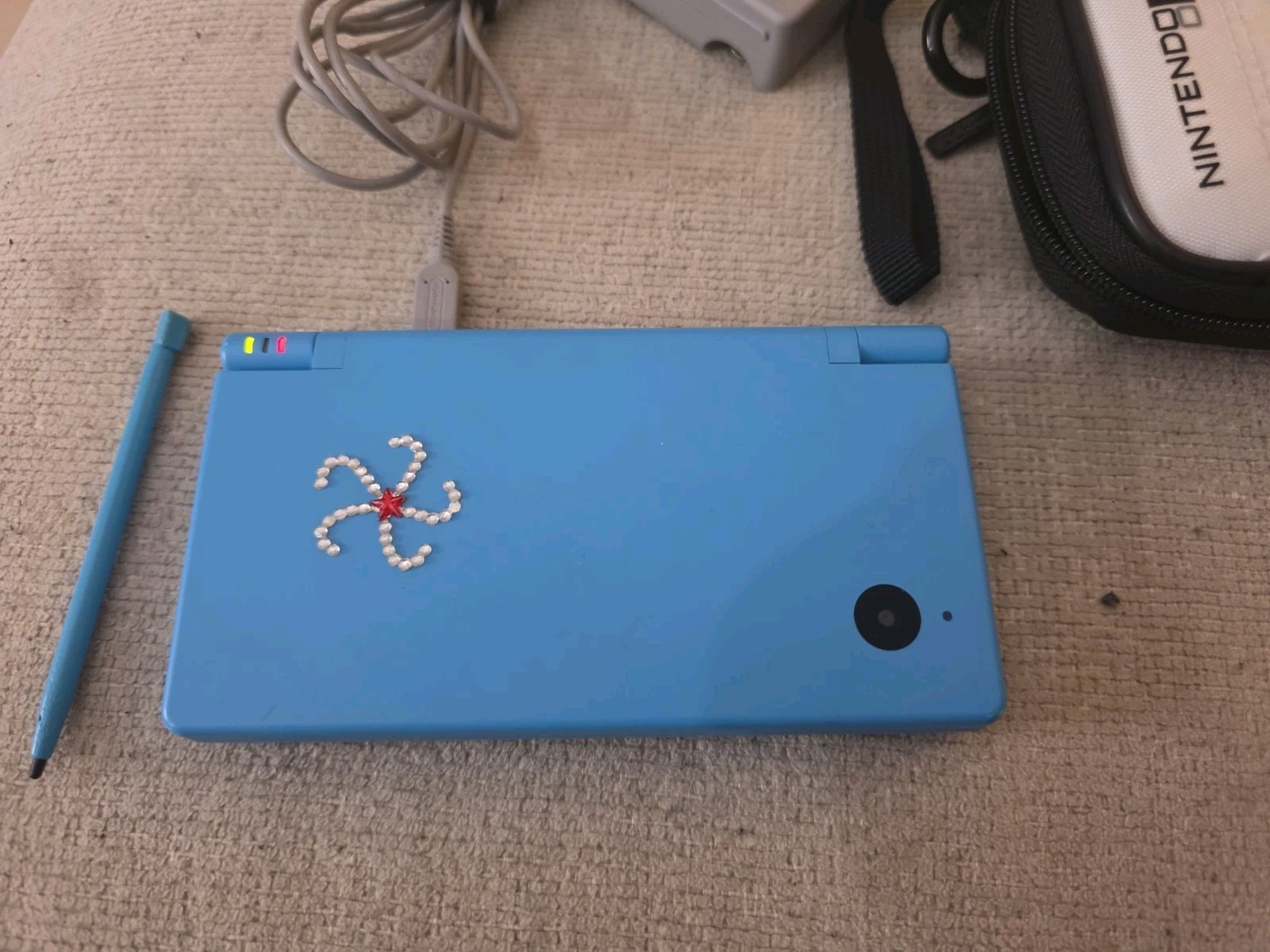 Nintendo DSi Light Blue Console Super Clean W/Stylus, Charger, Case, & Game