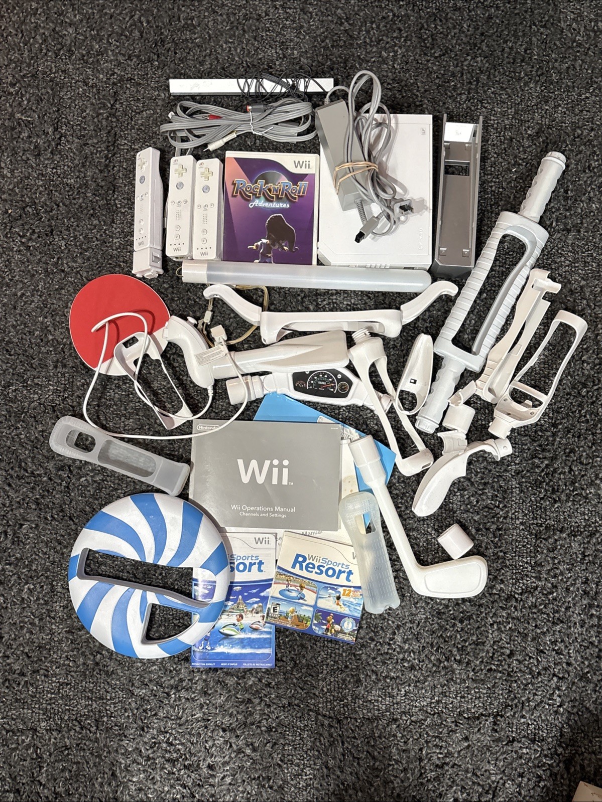 Nintendo Wii Sports Resort CONSOLE BUNDLE Motion Plus Controller Nunchuck & More
