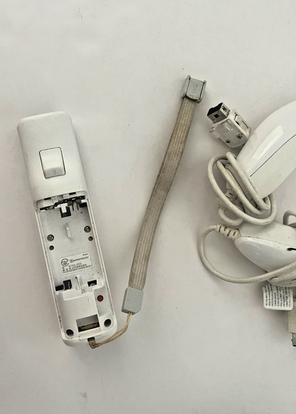 Nintendo Wii Console Bundle Tested Working Wii Play 2 Nunchucks + Remote RVL-001