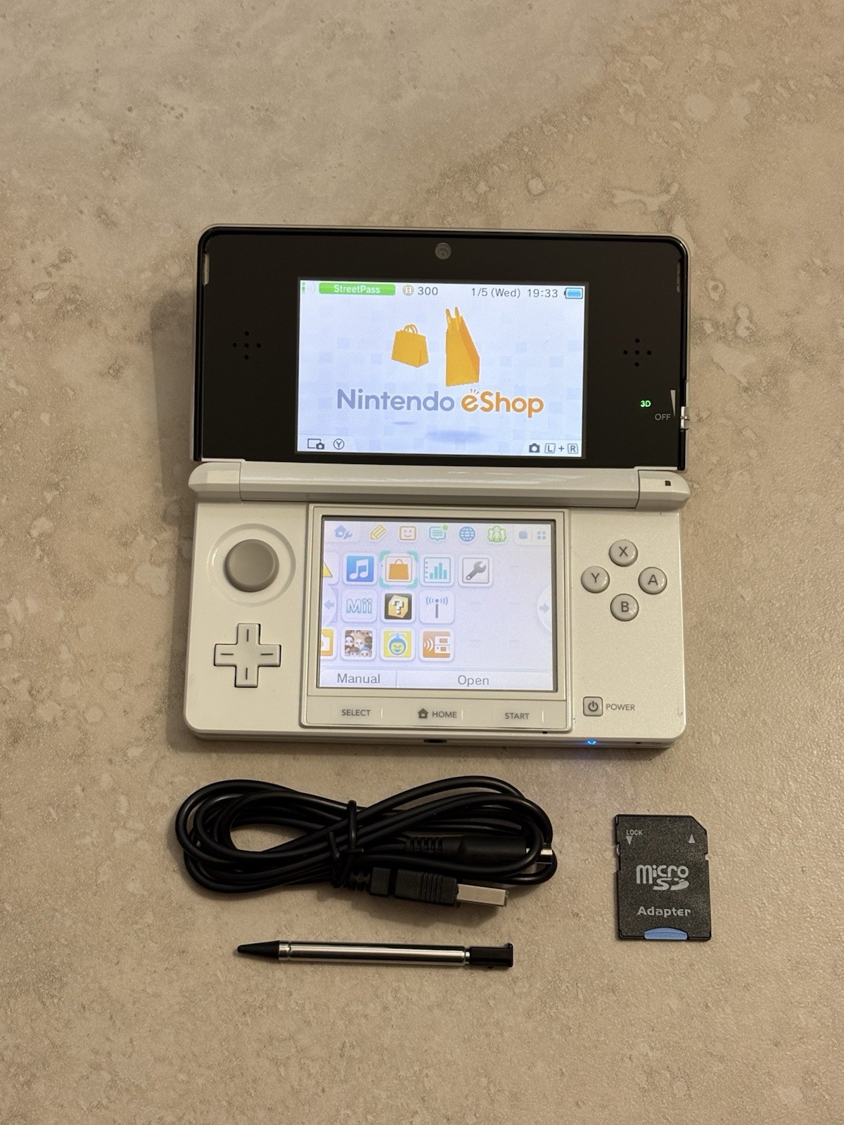 Nintendo 3DS Console White Edition With Charger US SELLER New Top Screen
