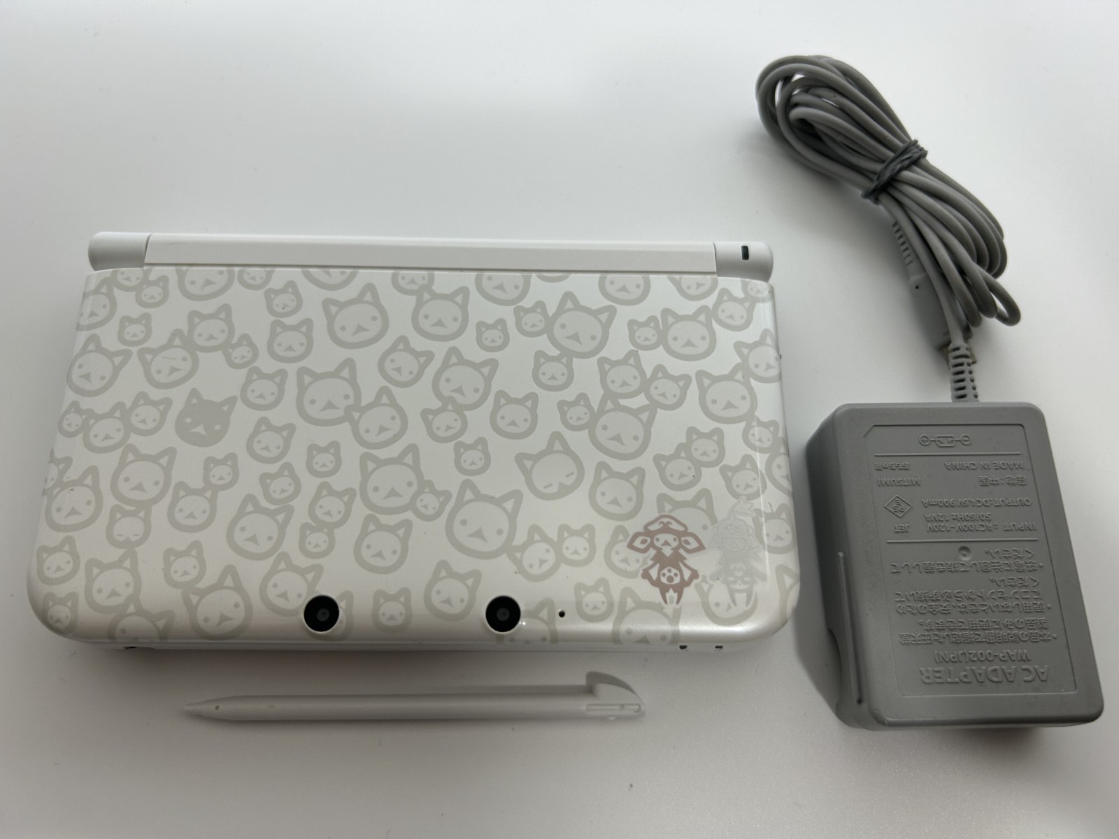 [A-rank] Nintendo 3DS LL XL console Airou White with Charger/Stylus