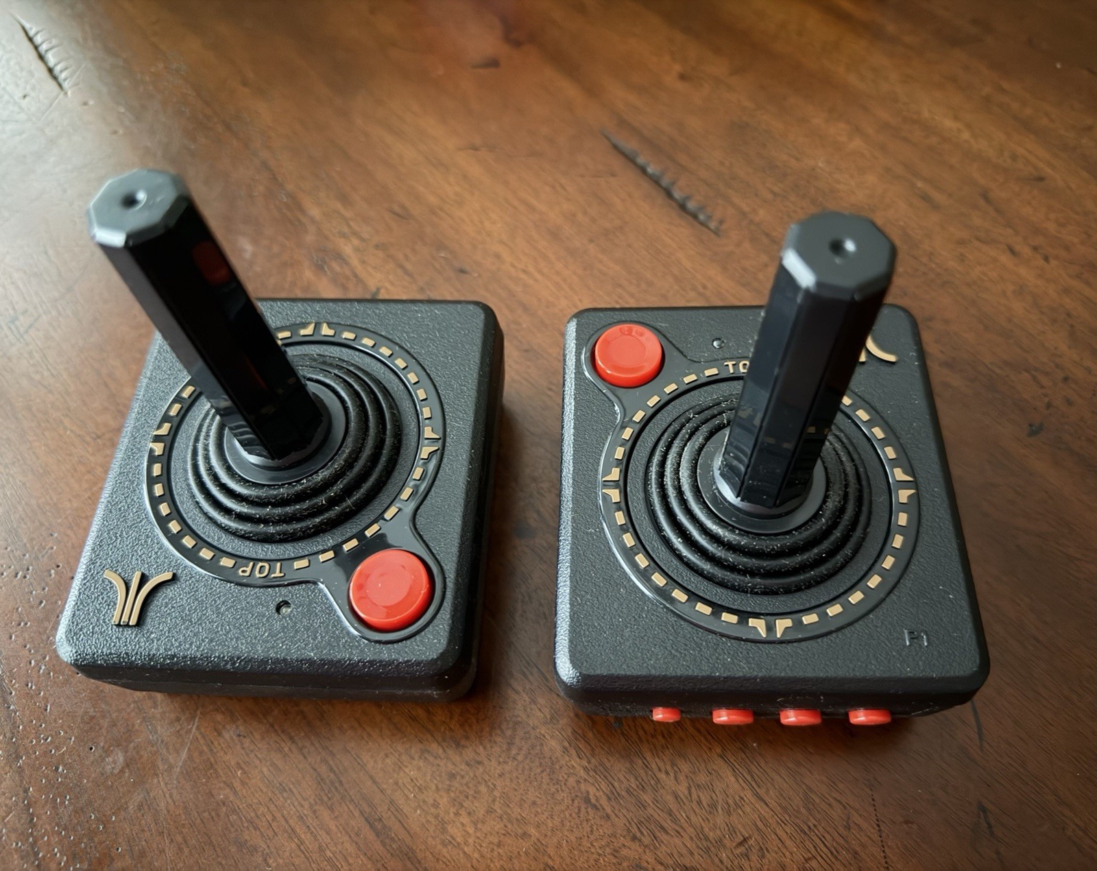 Atari Flashback 8 Gold Deluxe Anniversary Ed HD Console W/Wireless Controllers