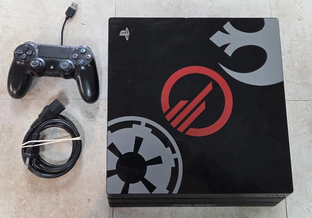 Sony PlayStation 4 Pro CUH-7115B 1TB Star Wars Battlefront II Consol (APX027105)