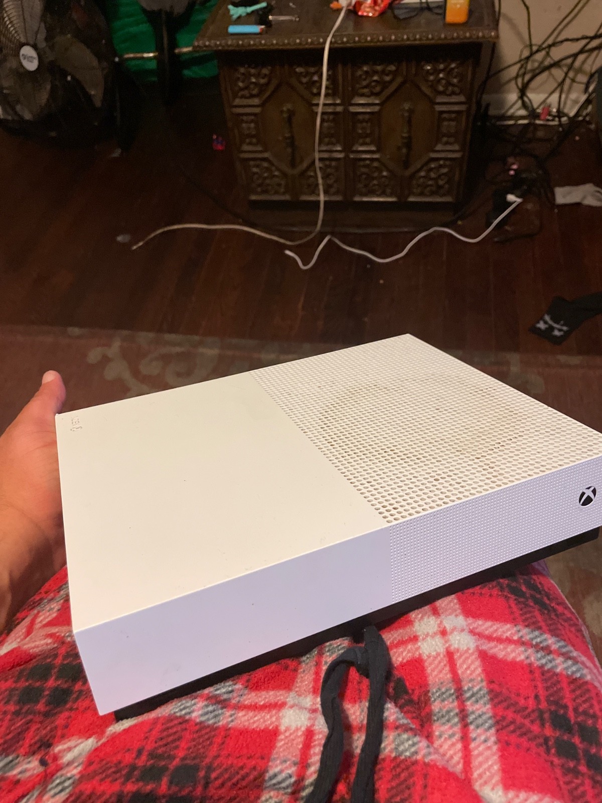 Xbox One S 1tb Robot White Special Edition all digital