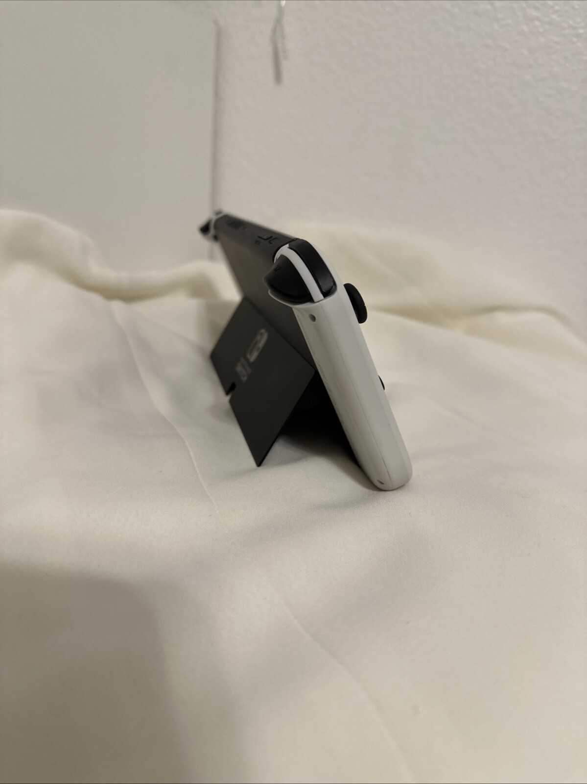 Nintendo Switch, OLED Model, White Joy-Con, 64 GB