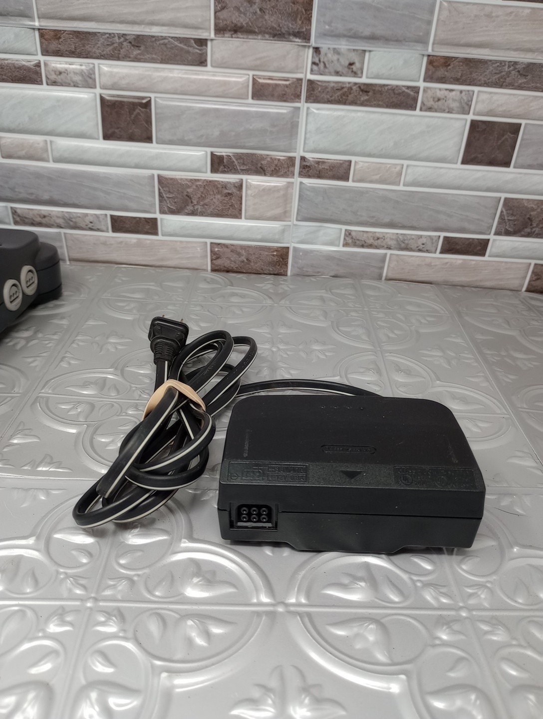 Nintendo 64 System 32MB Home Console Charcoal Gray W/ 3 Controllers , Cords