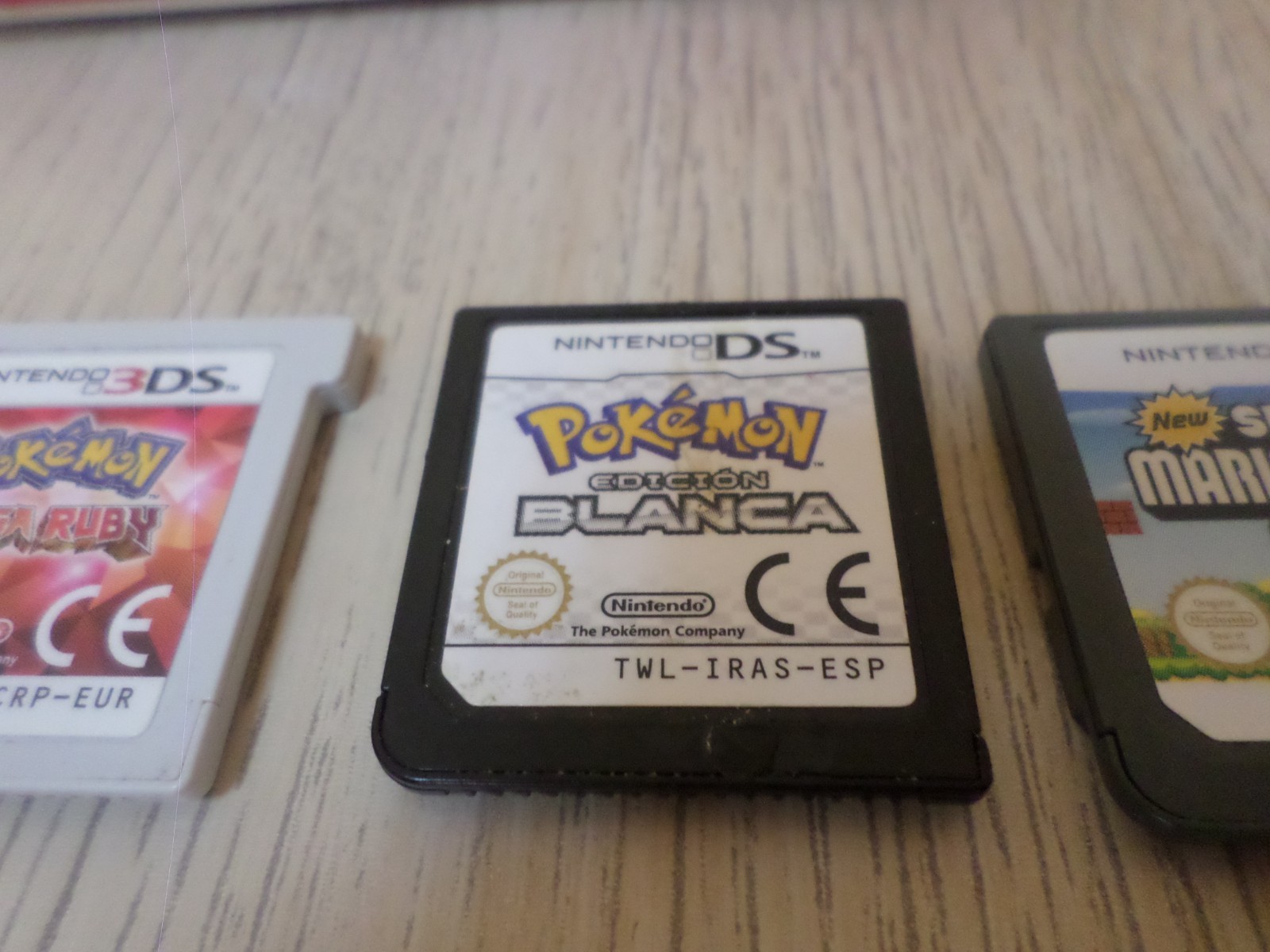 Nintendo 2DS White Red Console Bundle – 4 Games, Charger, Case, Stylus, 4GB SD