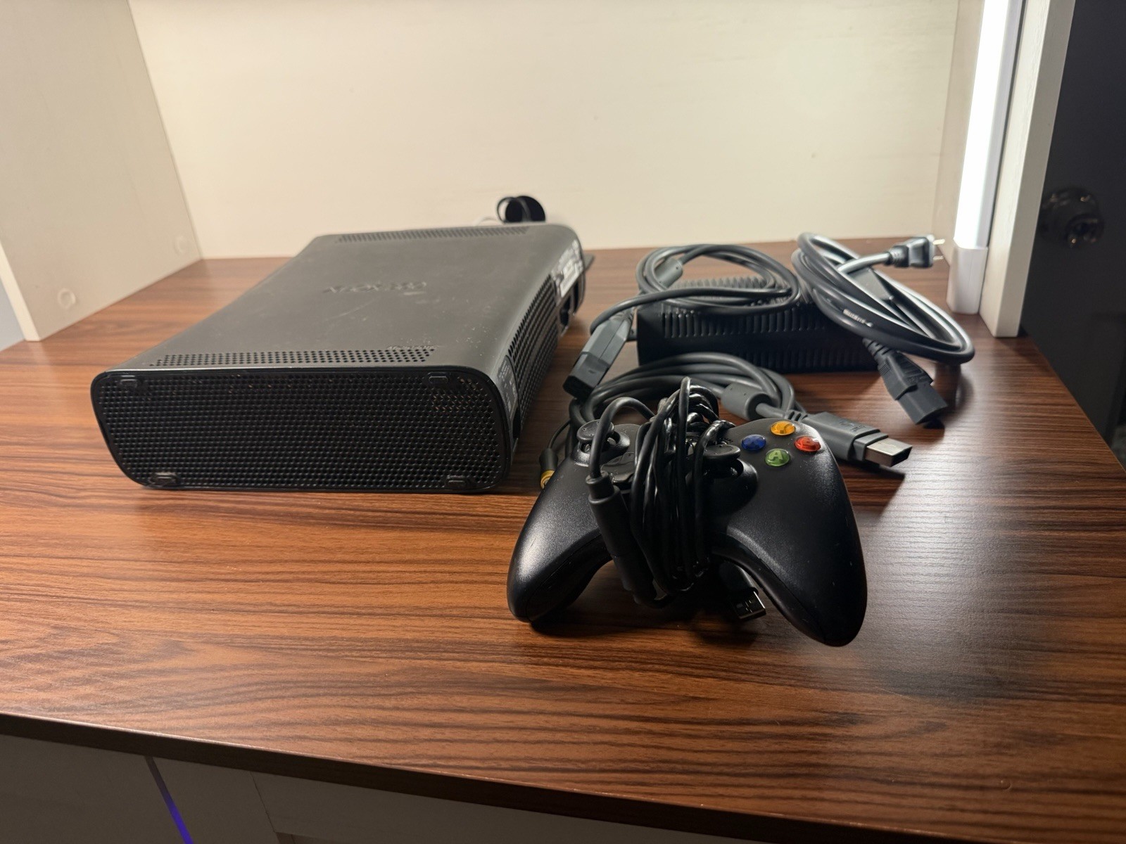 Xbox 360 120GB Black Console Bundle 1 Controller, Power Supply & AV Cable Tested