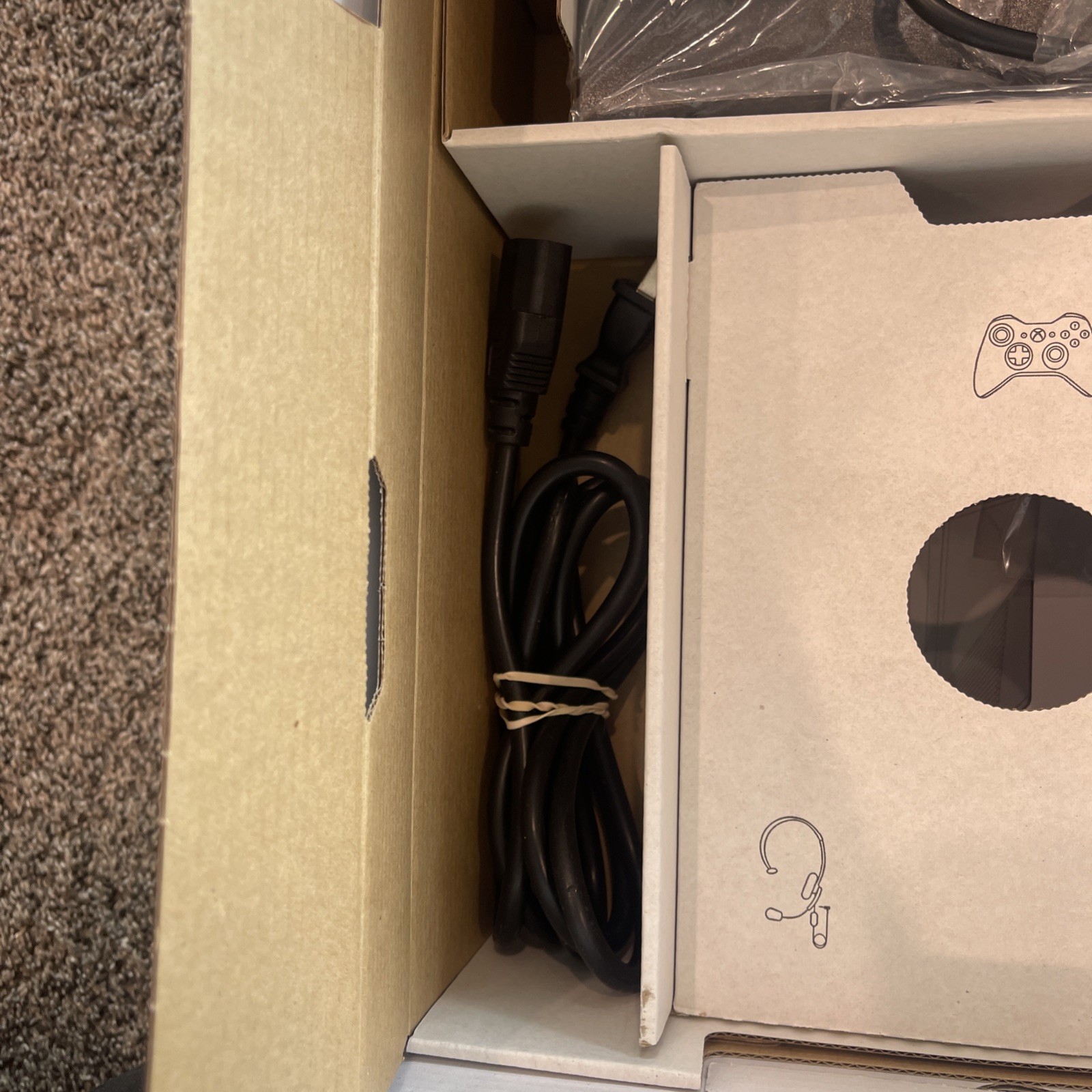 System – Microsoft Xbox 360 S 250GB (Slim) – In Box