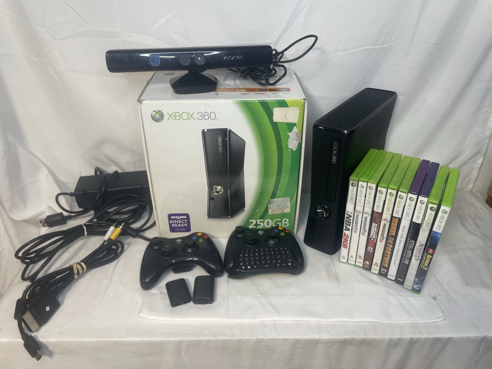 Xbox 360 S Slim 250GB Black Console Bundle 2 Controllers, Kinect, 10 Games