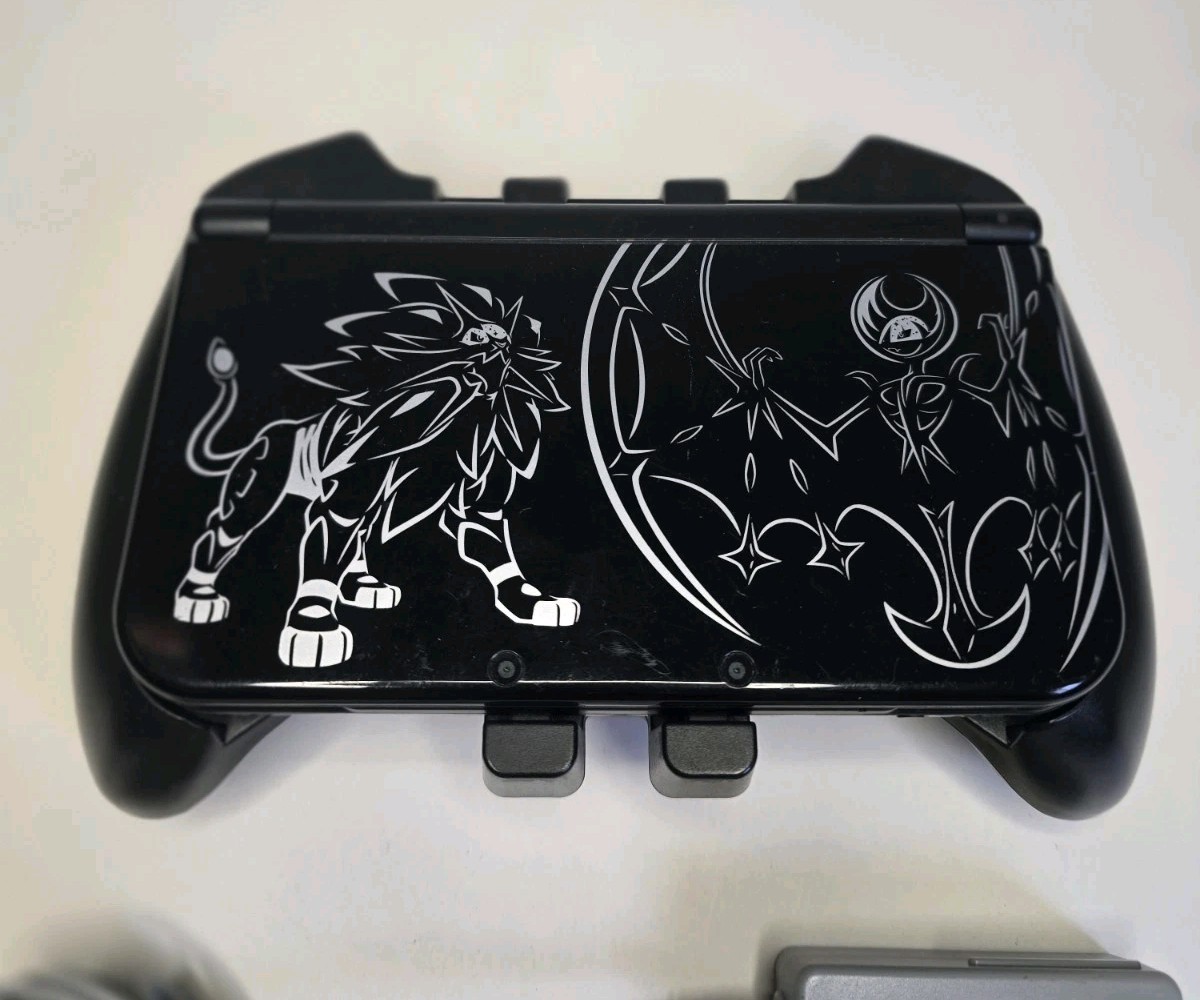 New Nintendo 3DS XL Console Pokemon Solgaleo Lunala + Rare Hori Grip
