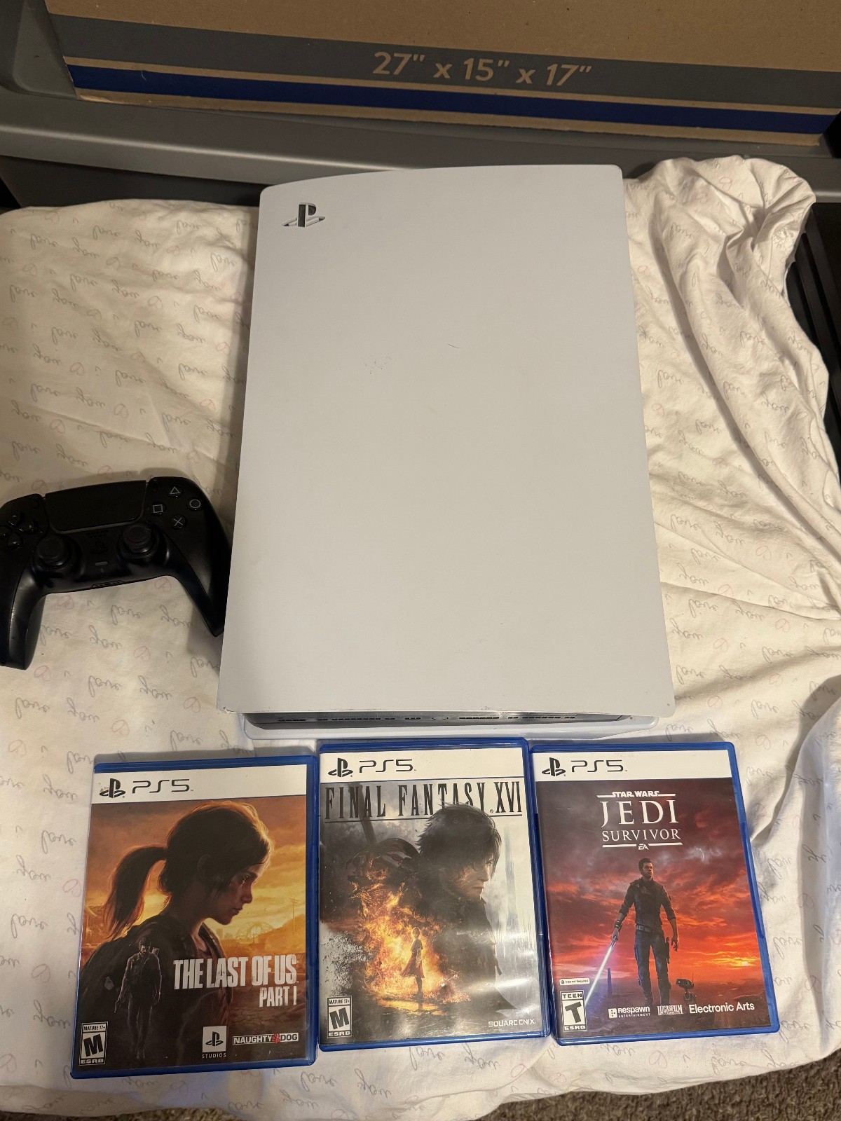 Playstation 5 disc version 825 GB + 11 games. 2 PS5 controllers