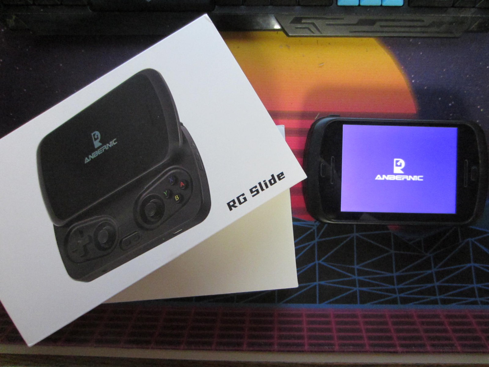 ANBERNIC RG Slide Android13 Handheld Game Console 4.7″ + Screen Prot – Excellent
