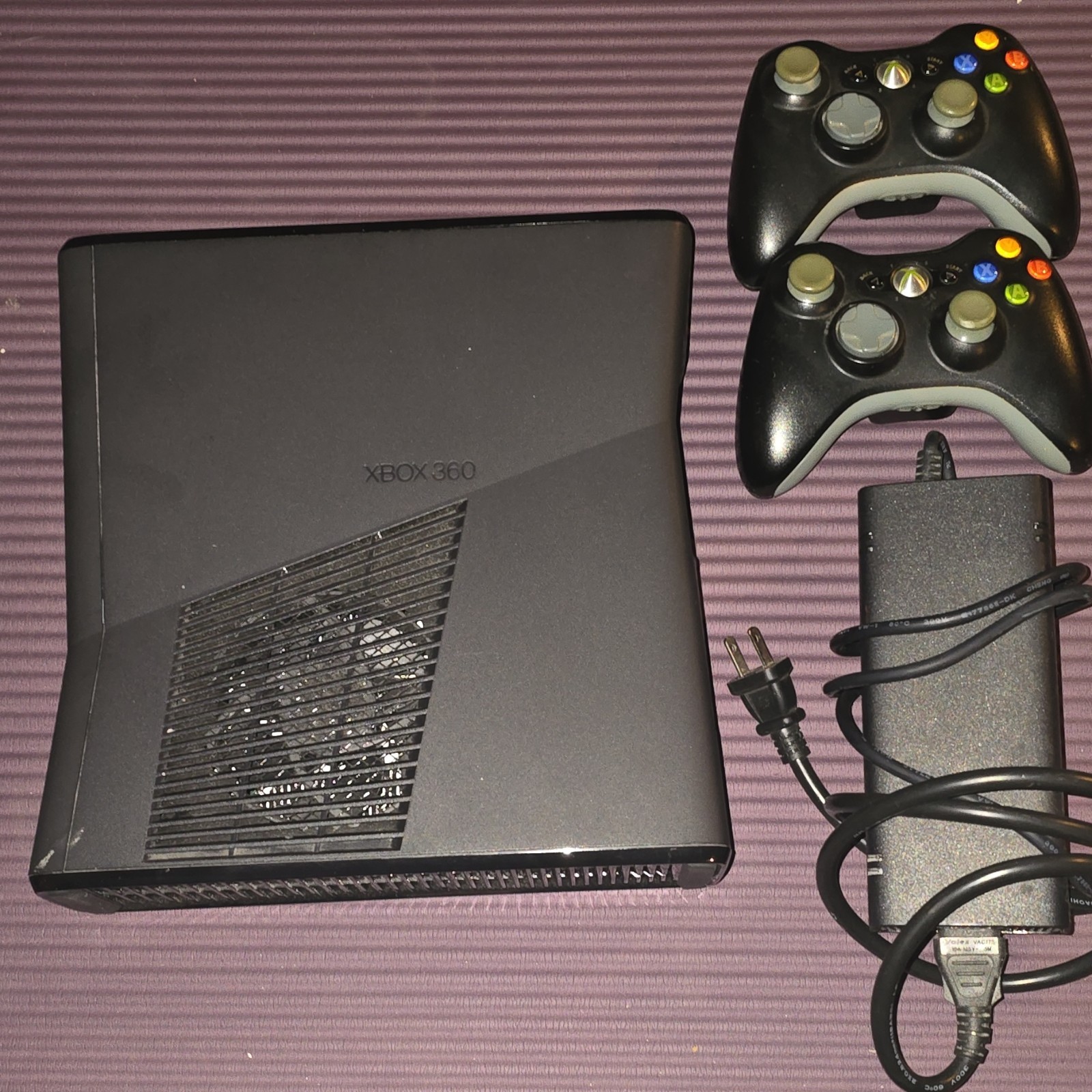 Microsoft Xbox 360 S Black Console Wi-Fi HDMI USB 2 Controllers Power Supply
