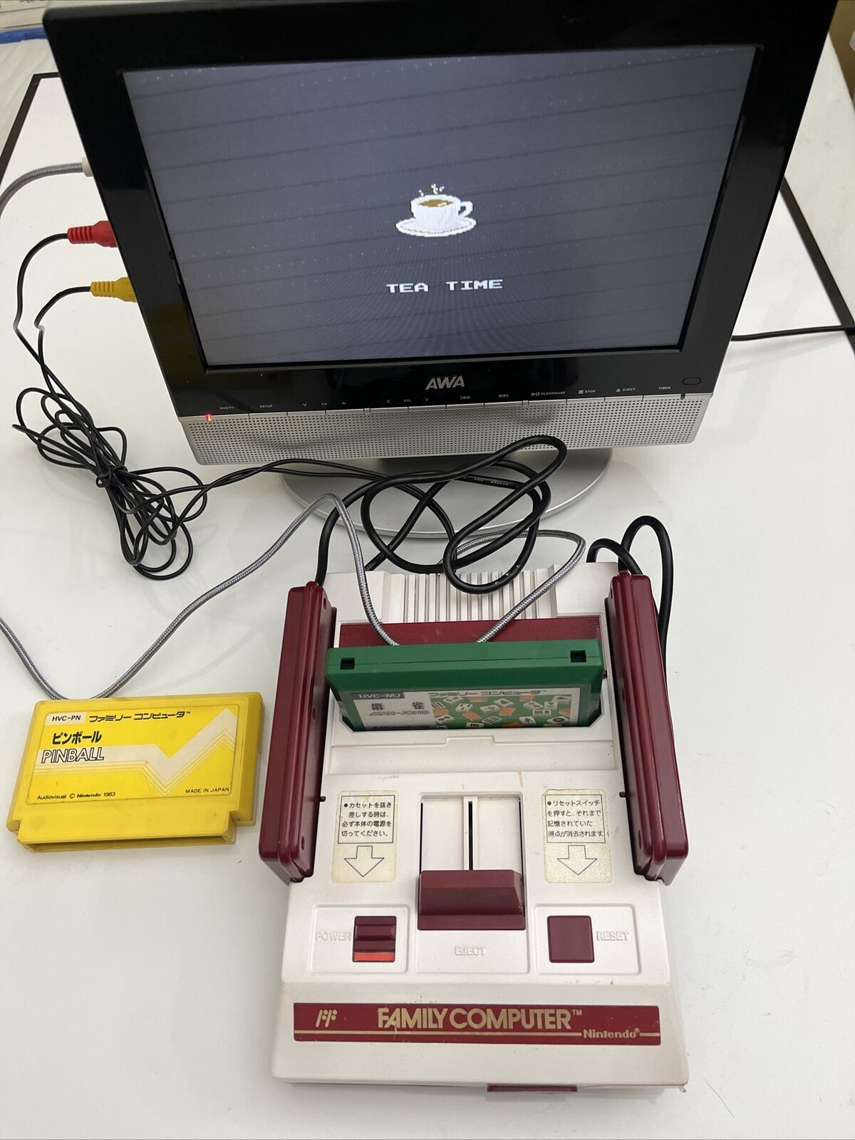 Nintendo Famicom Console with 10″ LCD Monitor, 2 Games Mahjong & Pinball Genuine