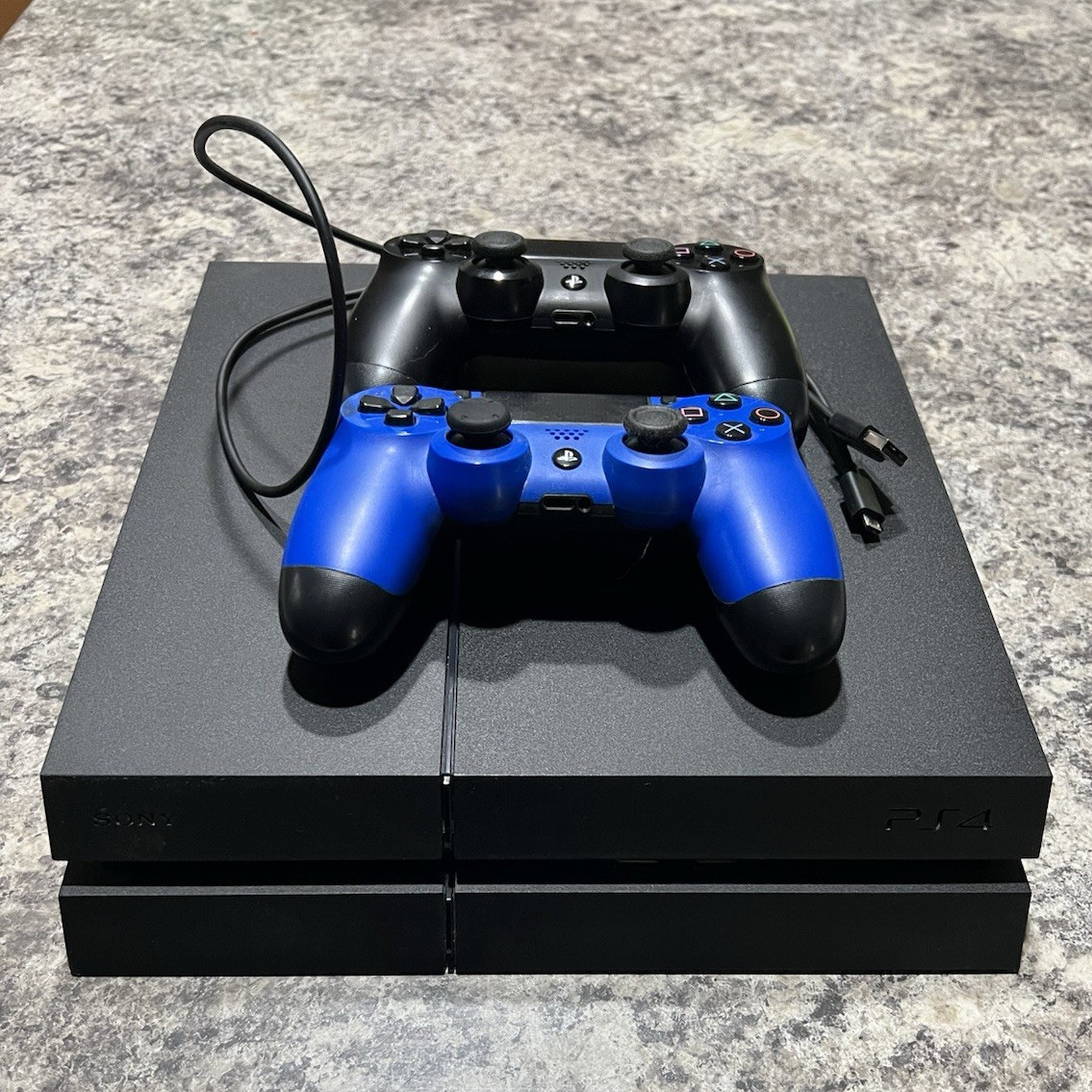 Sony PlayStation 4 CUH-1215A 500GB Black Wi-Fi 1080p w/2 Controllers USB