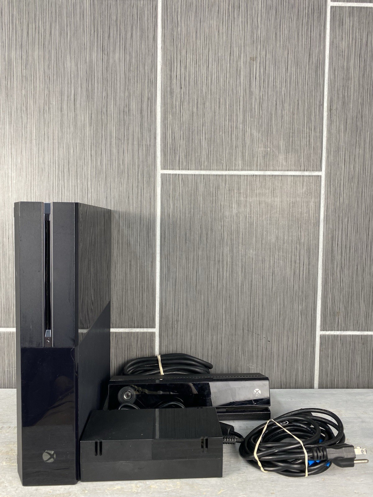 AS-IS Microsoft Xbox One (1540) 500GB Console W/ Kinect Sensor 2.0 *Tested*