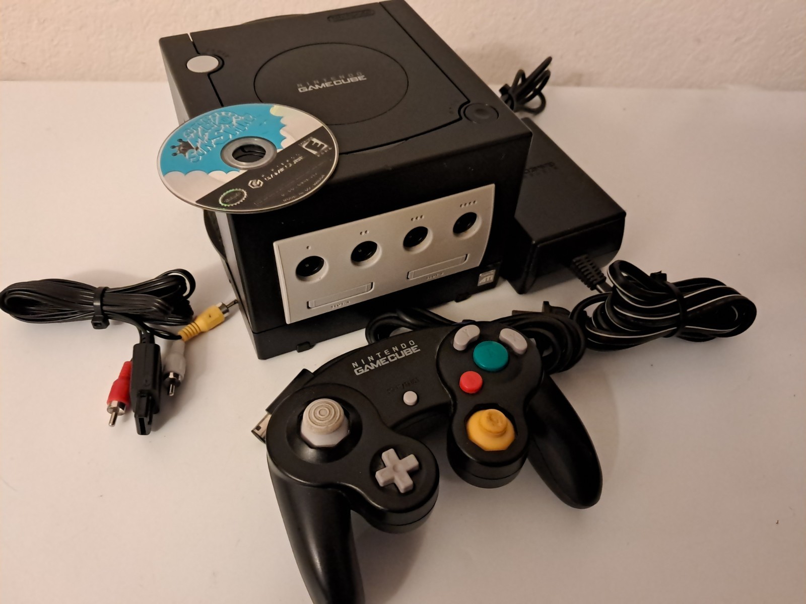 Nintendo GameCube Black Console DOL-001 / 1 Control/ Cords + Mario Sunshine