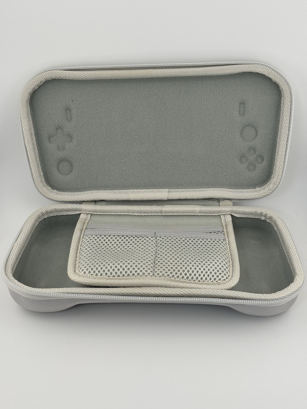 Logitech G Cloud Gaming Handheld 64GB White w/ Case Charger Cable Tested