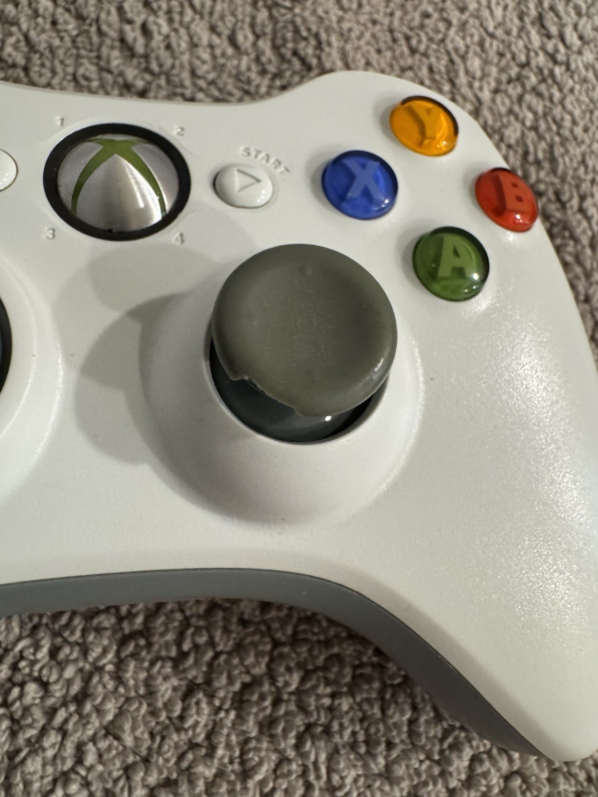 Microsoft Xbox 360 System Bundle 60GB White Console w/ 3 Games Power Cord and Ca