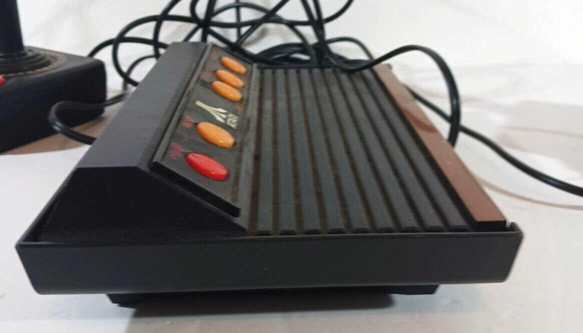 ATARI FLASHBACK 2 Classic Game CONSOLE TV Plug In 40 Built In Games +CONTROLLERS