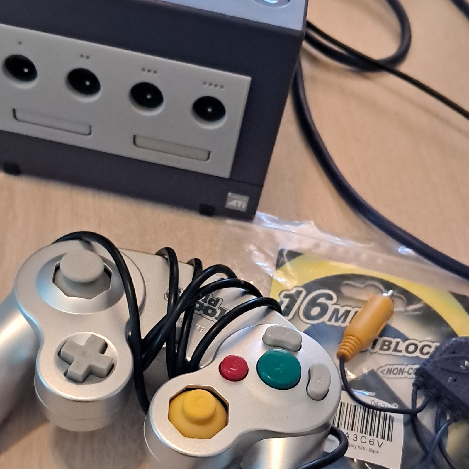 Nintendo GameCube DOL-001(USA) Console Purple Gray w/ Controllers 16MB Card