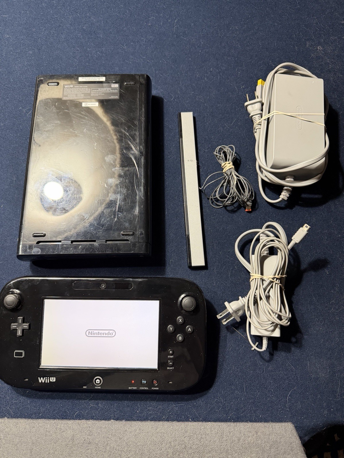 Nintendo Wii U Deluxe 32GB Handheld System Black – Turns On – Factory Reset