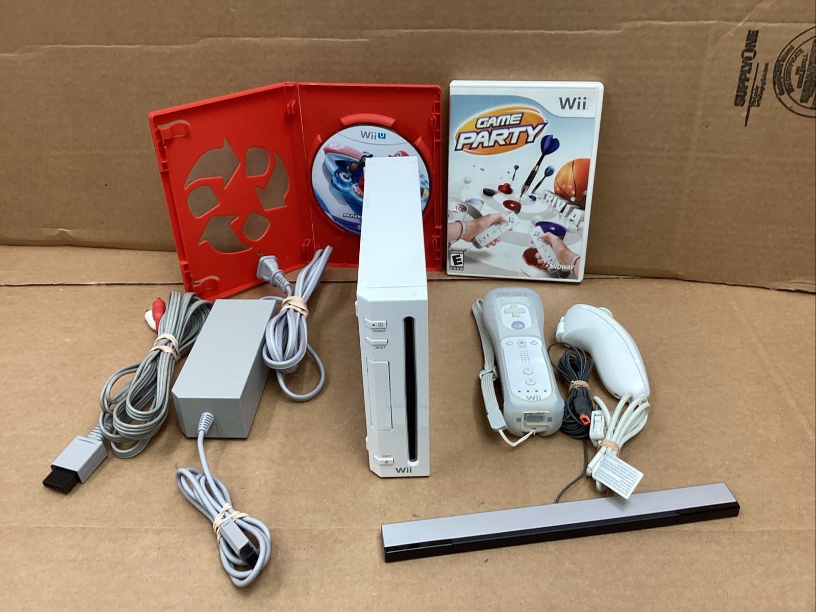 Nintendo Wii Console Bundle WII Console Controllers Charger WII PLAY GAME #5